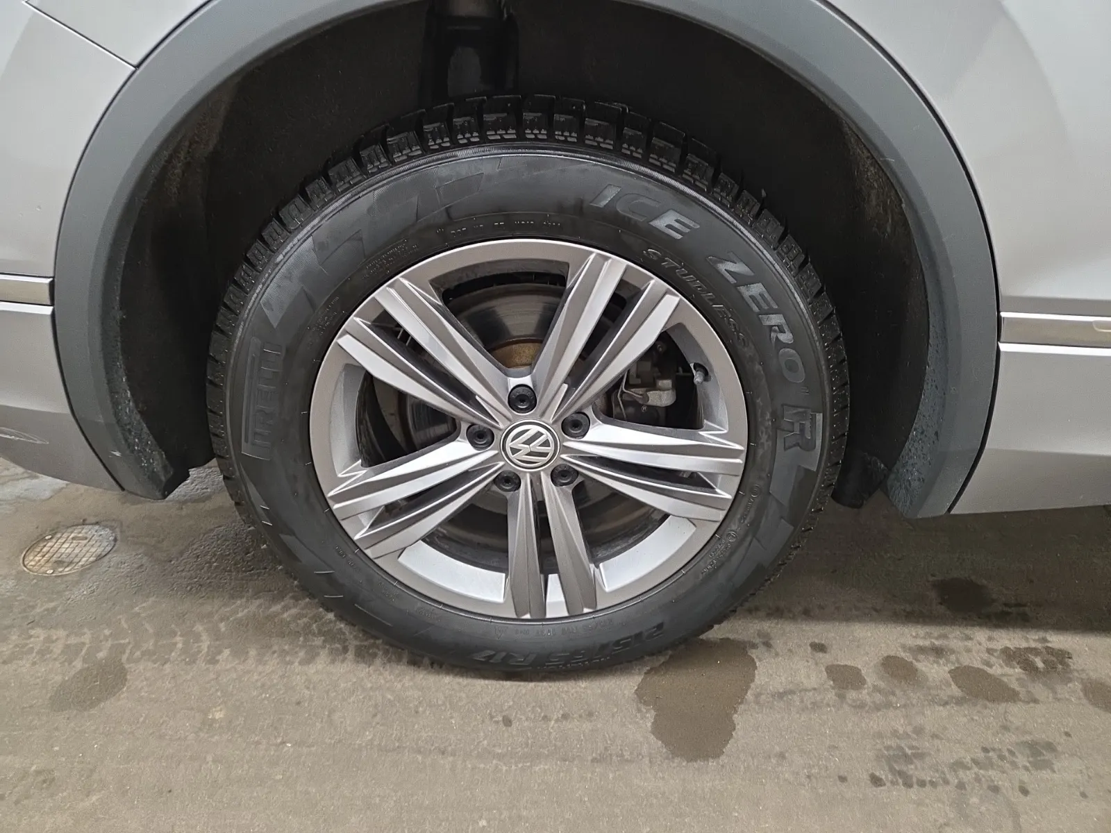 Right Rear Wheel/Tire Photo
