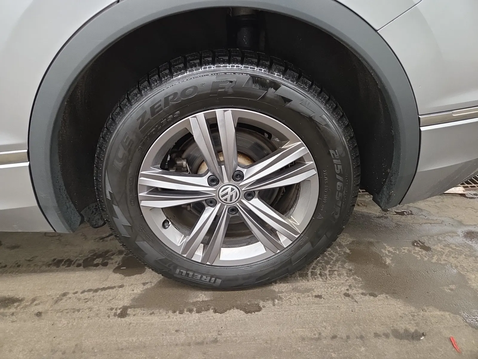 Left Rear Wheel/Tire Photo