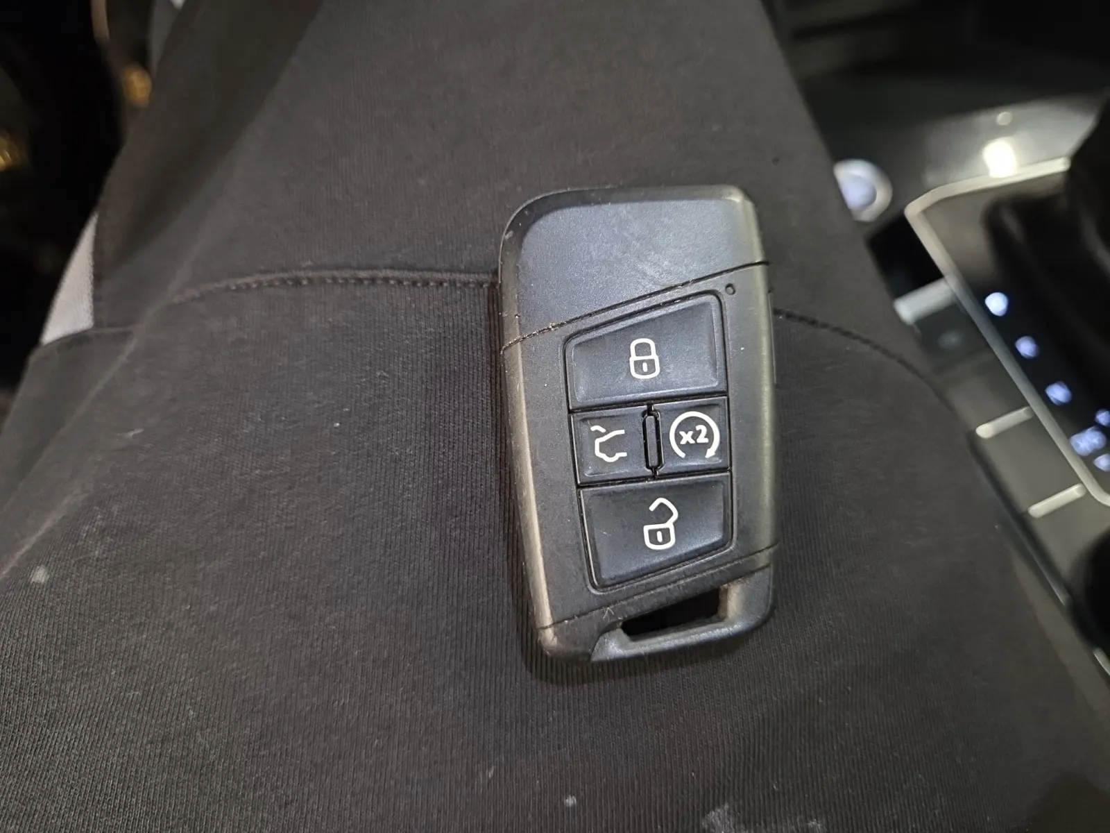 Keys/Fobs/Manual Photo