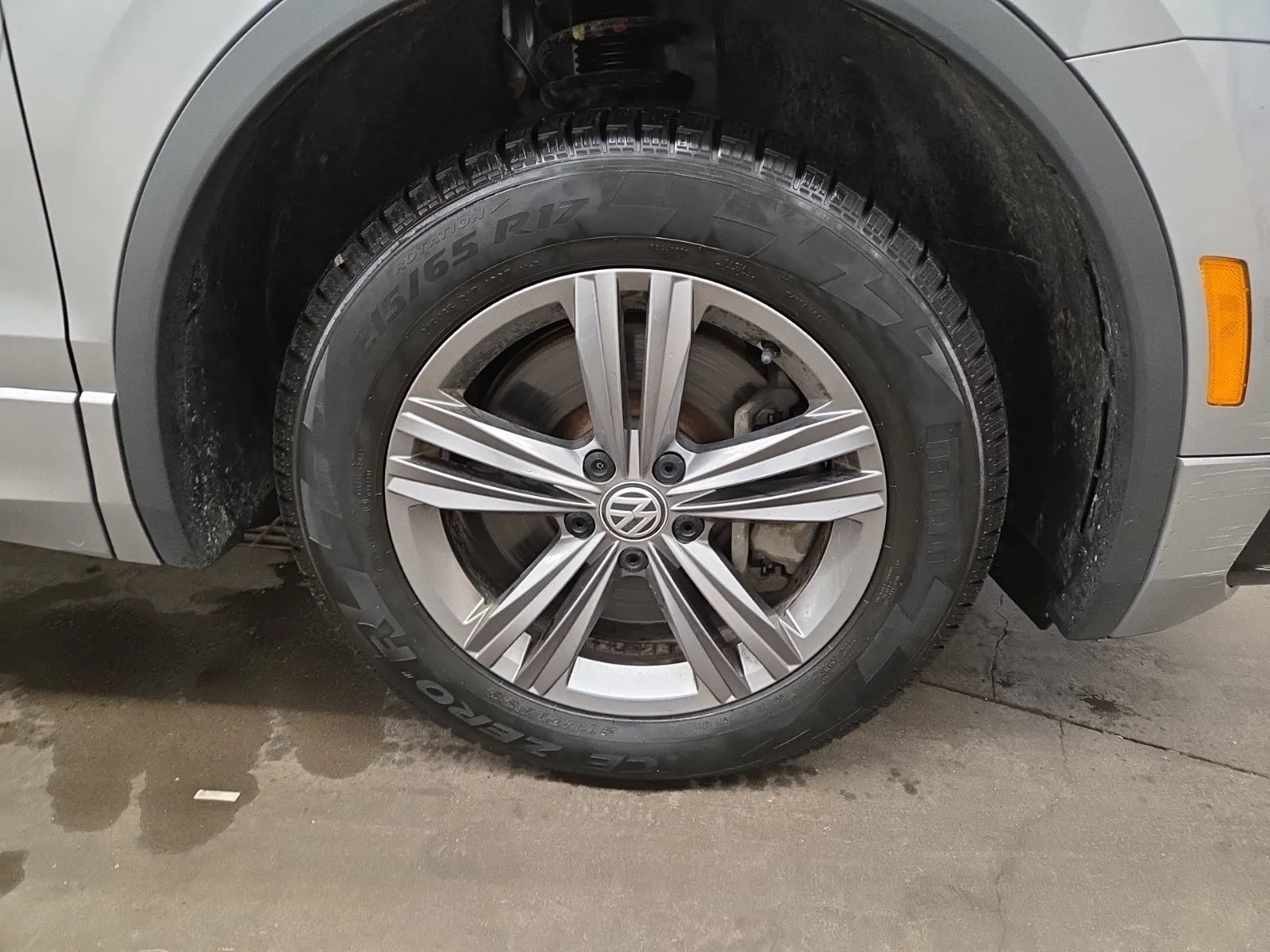 Right Front Wheel/Tire Photo