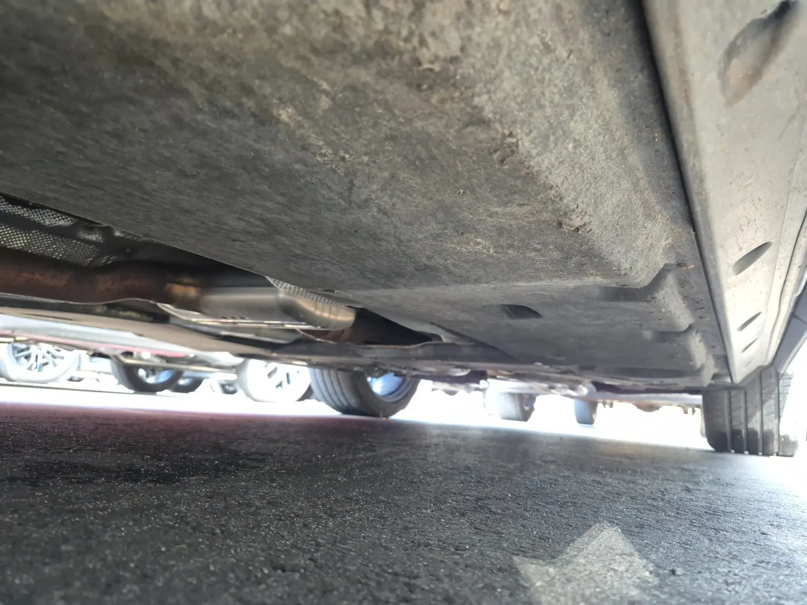 Undercarriage - Driver Photo