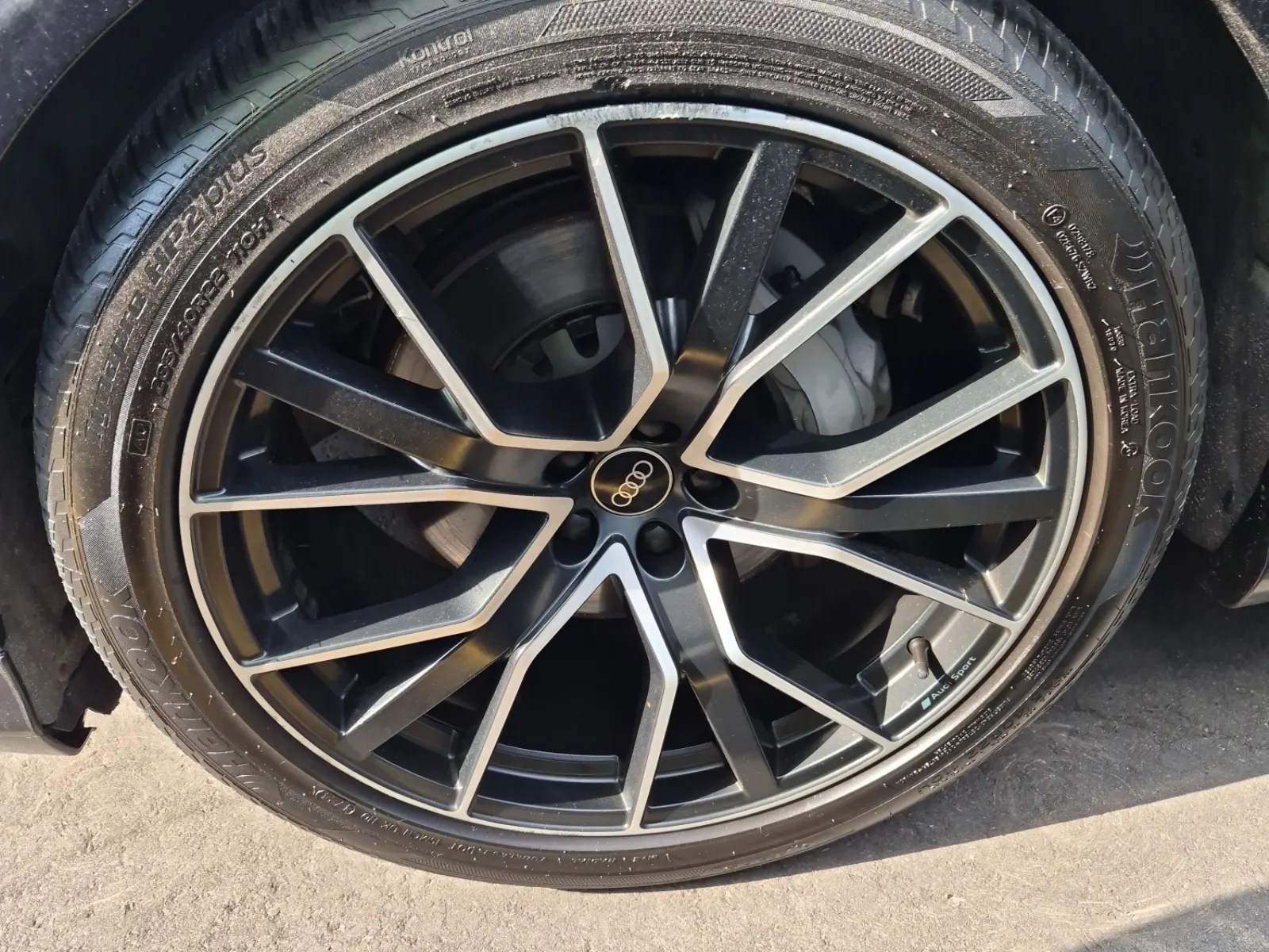 Front driver wheel/tire photo