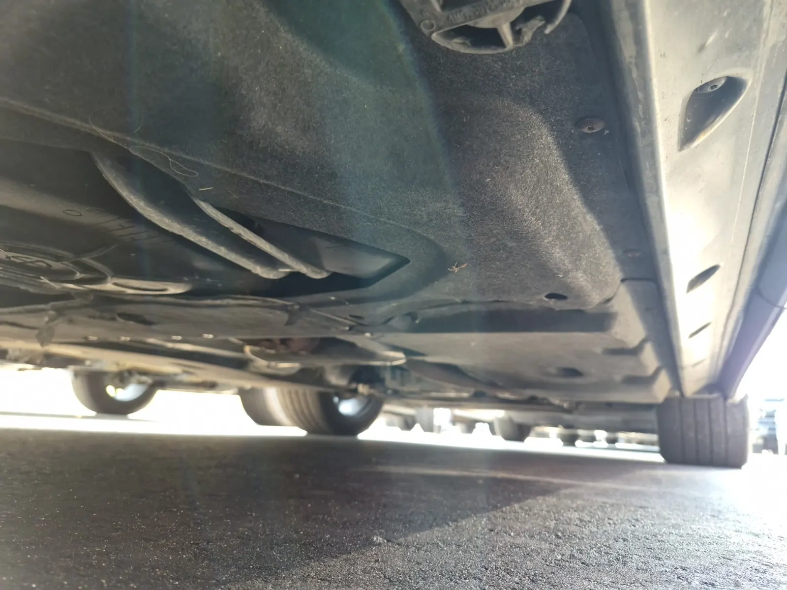 Undercarriage - Passenger Photo