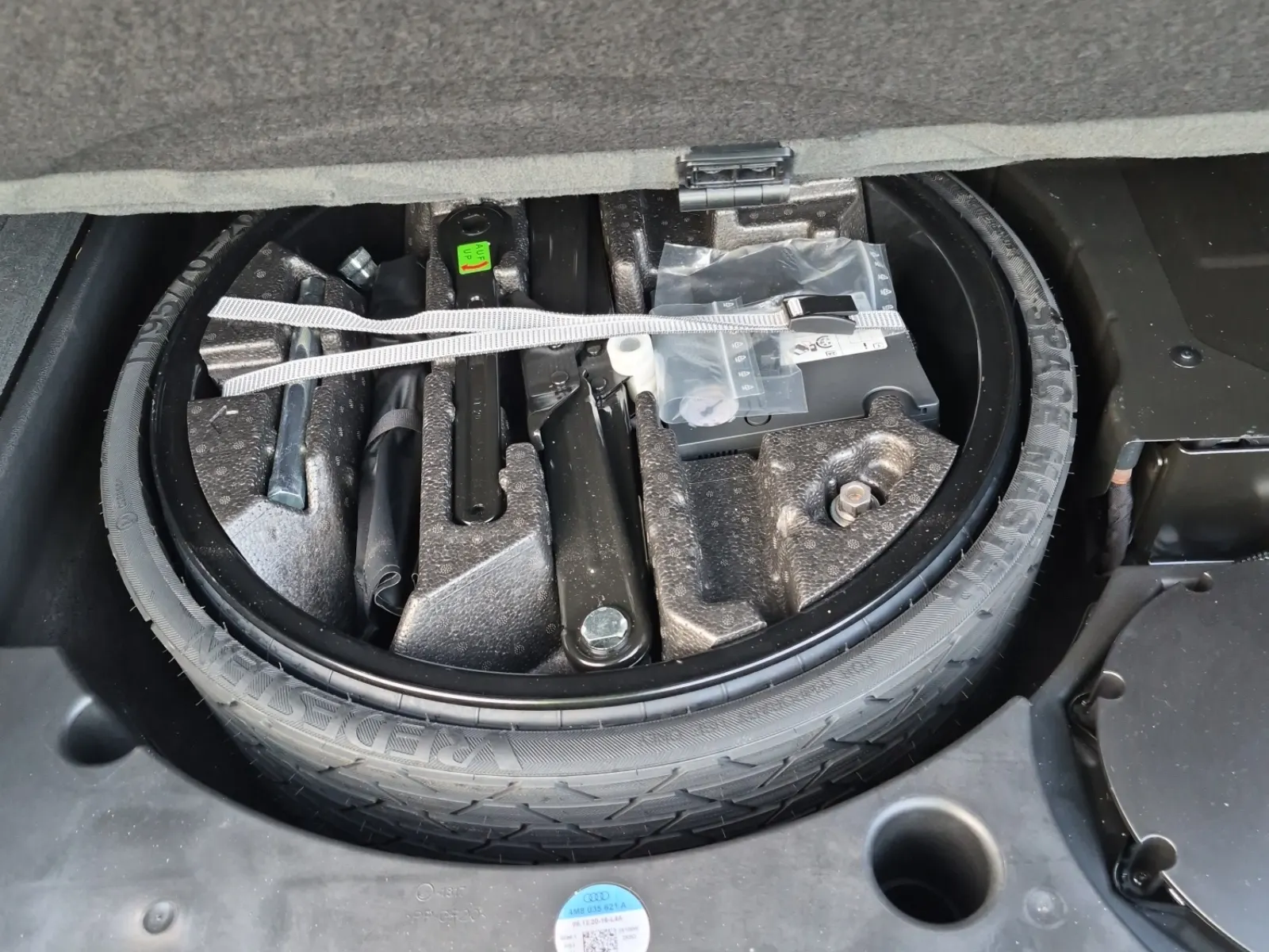 Spare Tire & Wheel Photo