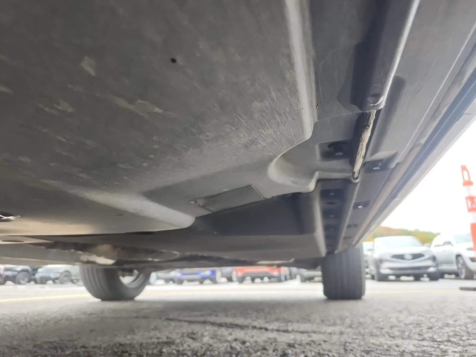 Undercarriage - Passenger Photo