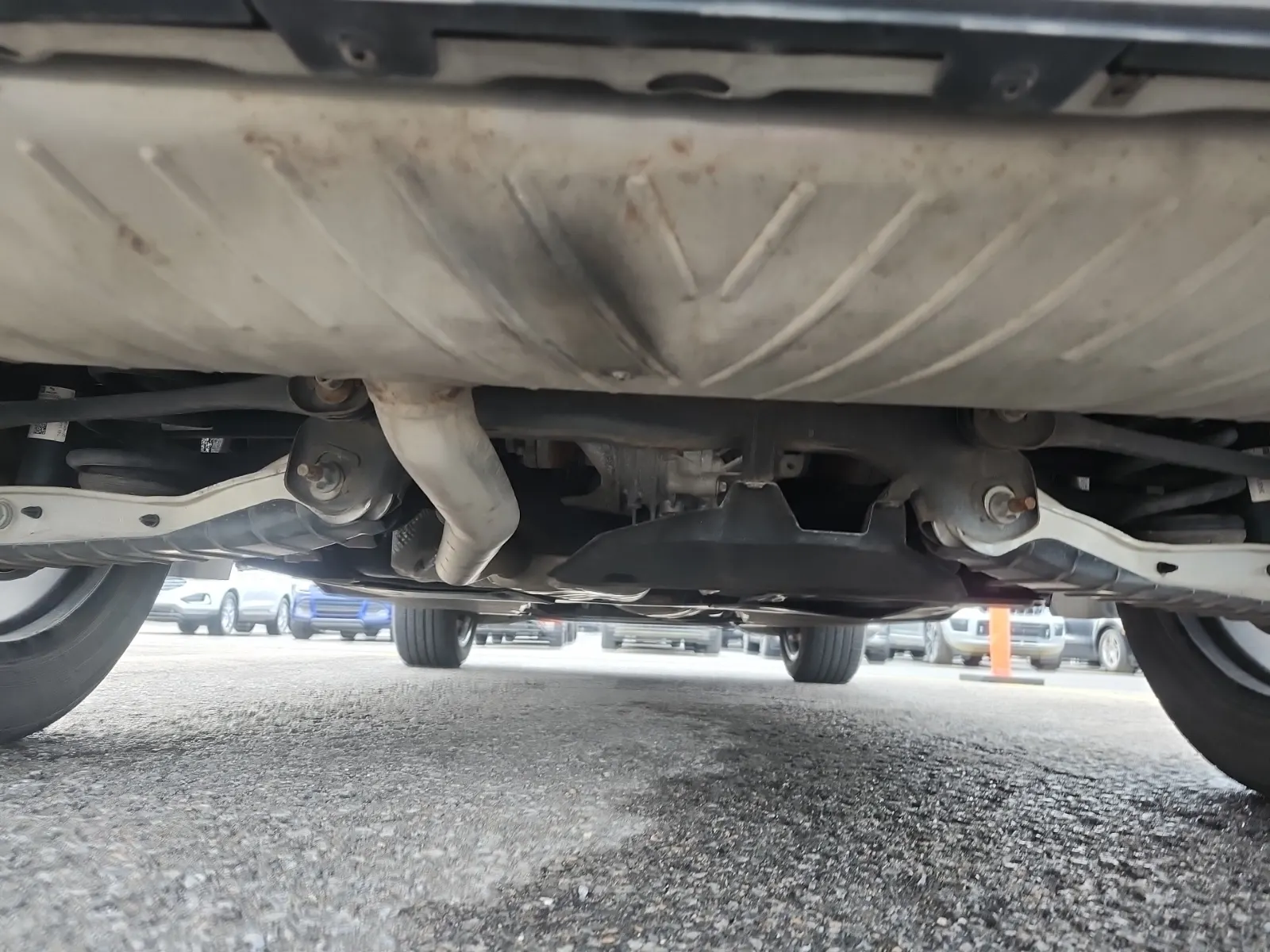 Undercarriage - Rear Photo