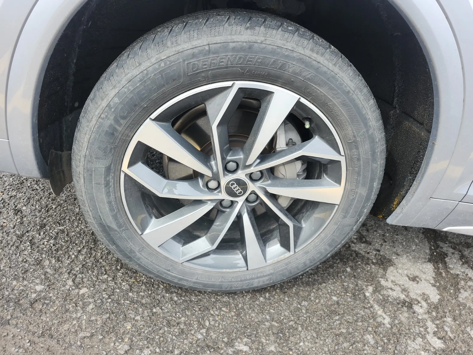 Front driver wheel/tire photo