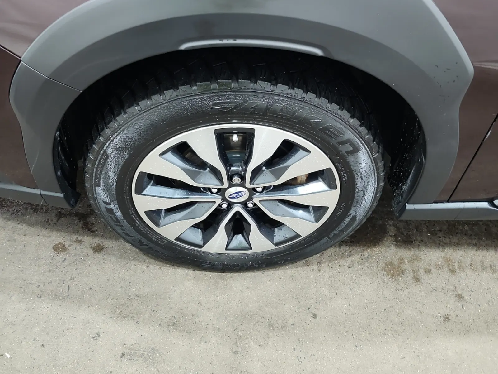 Front driver wheel/tire photo