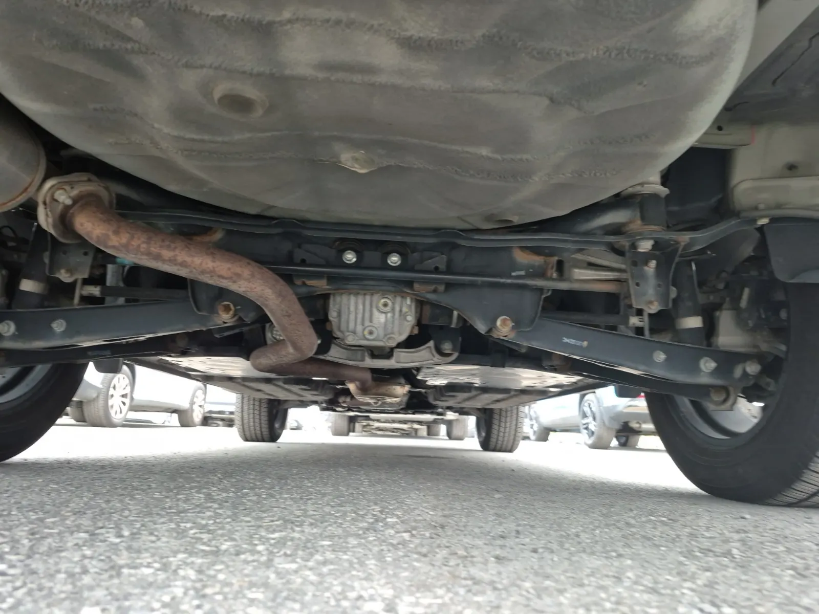 Undercarriage - Rear Photo