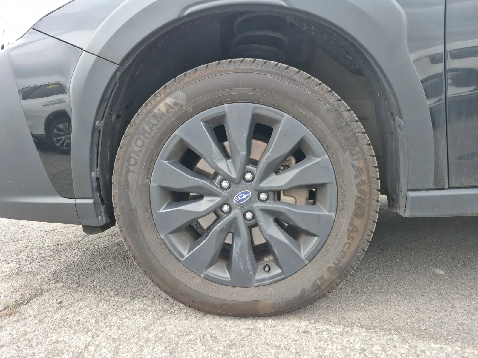 Front driver wheel/tire photo