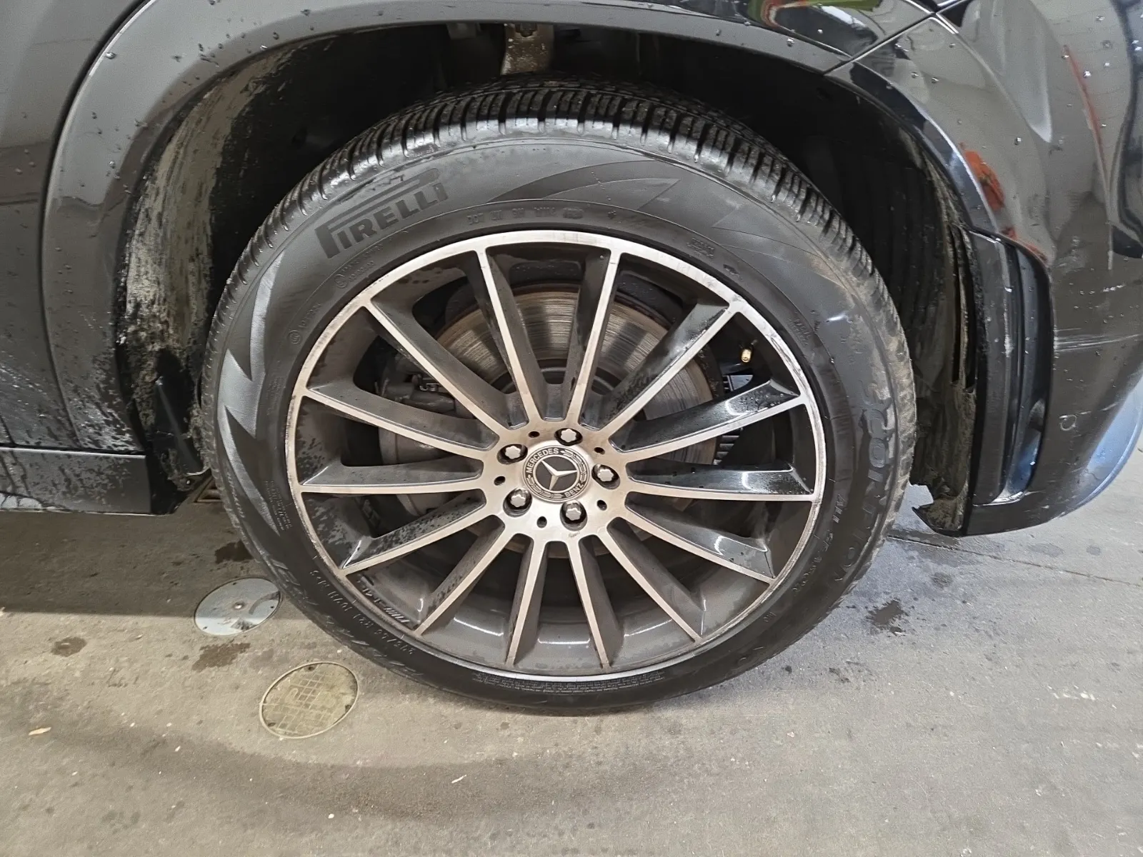 Right Front Wheel/Tire Photo