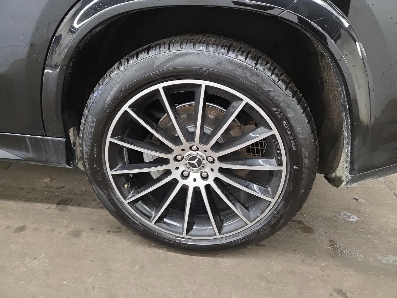 Left Rear Wheel/Tire Photo