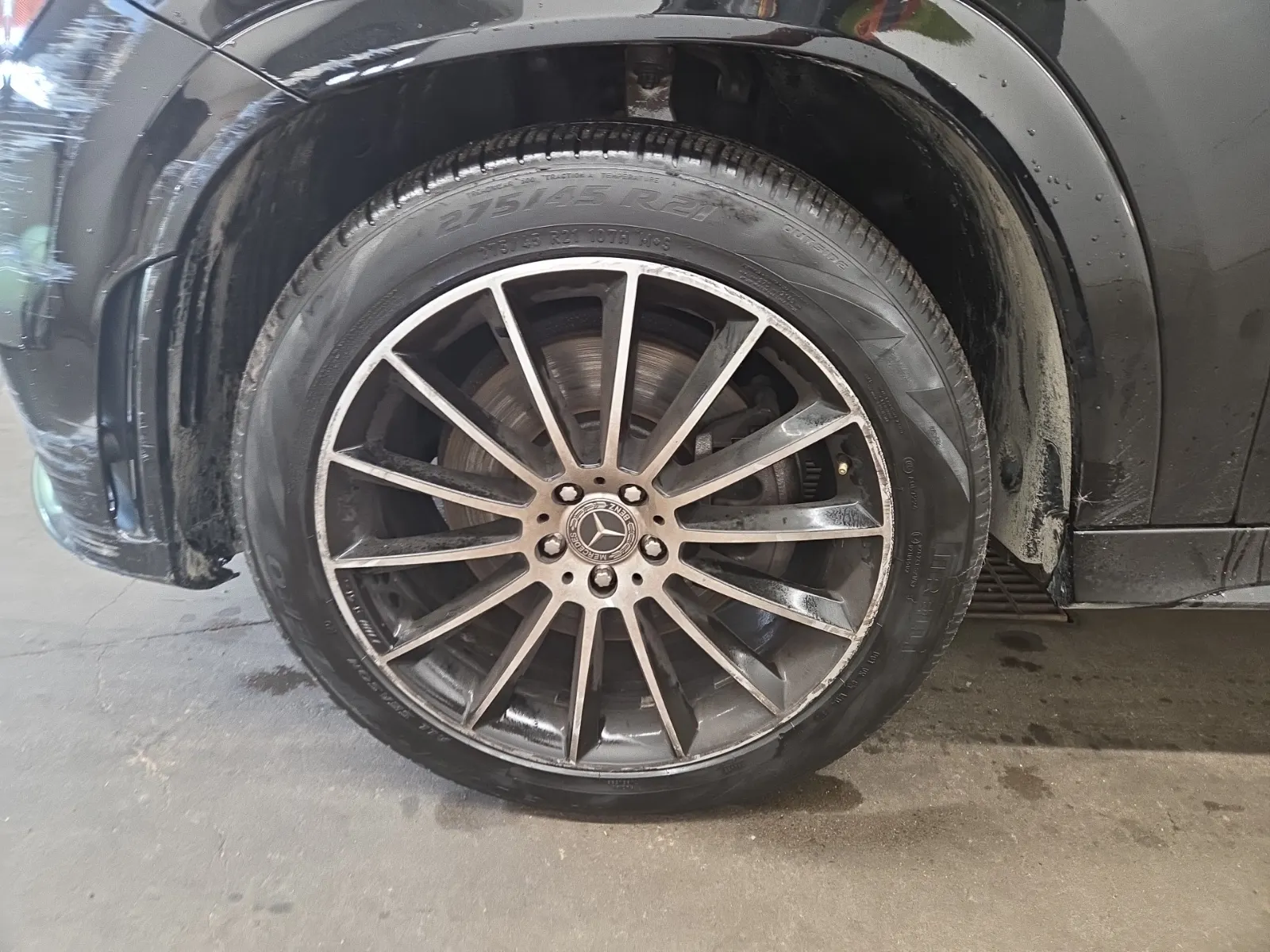 Front driver wheel/tire photo