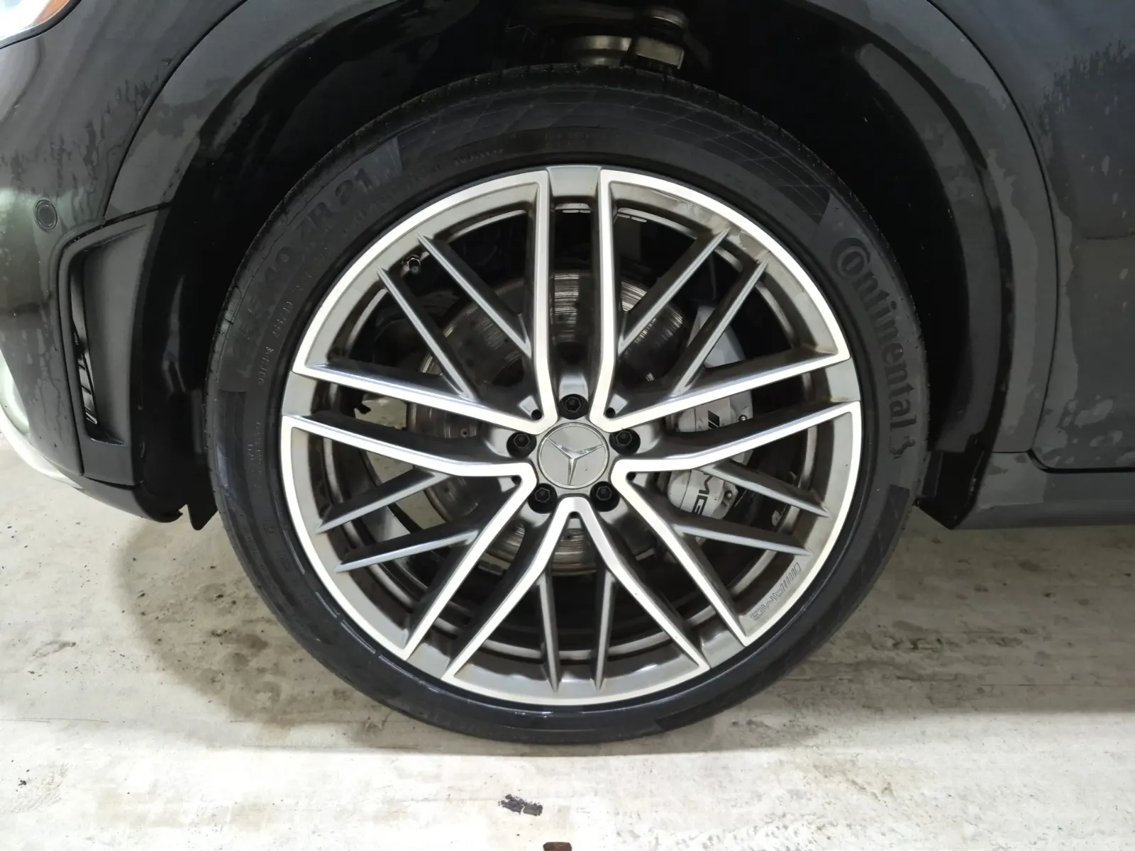 Front driver wheel/tire photo