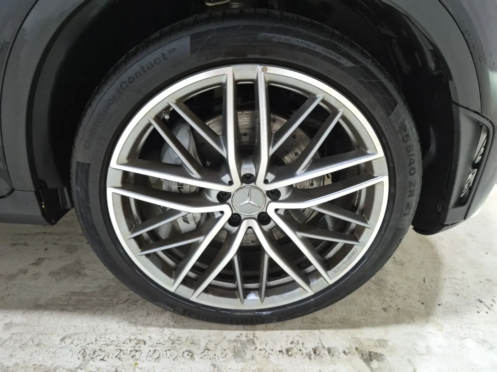 Right Front Wheel/Tire Photo