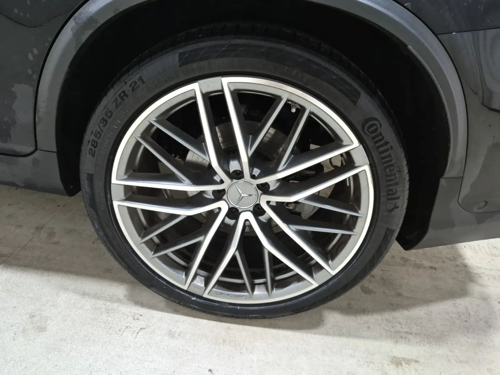 Left Rear Wheel/Tire Photo