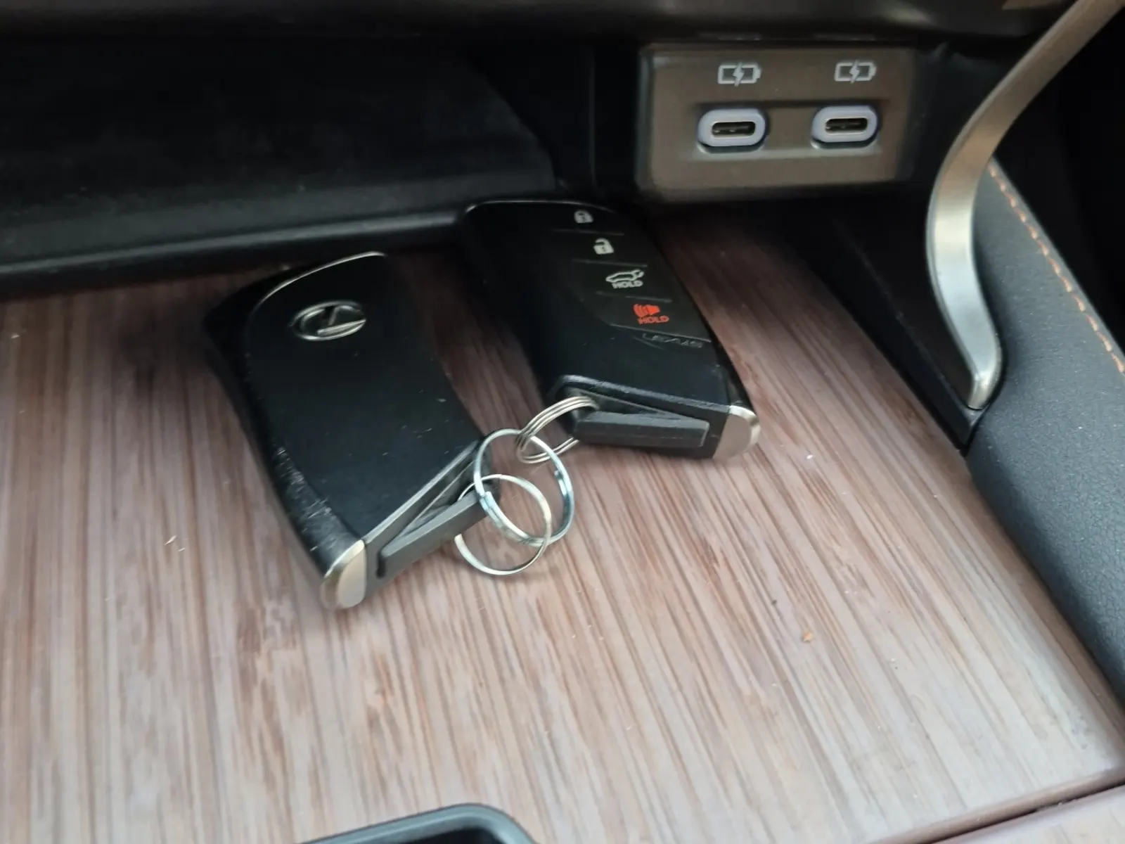 Keys/Fobs/Manual Photo