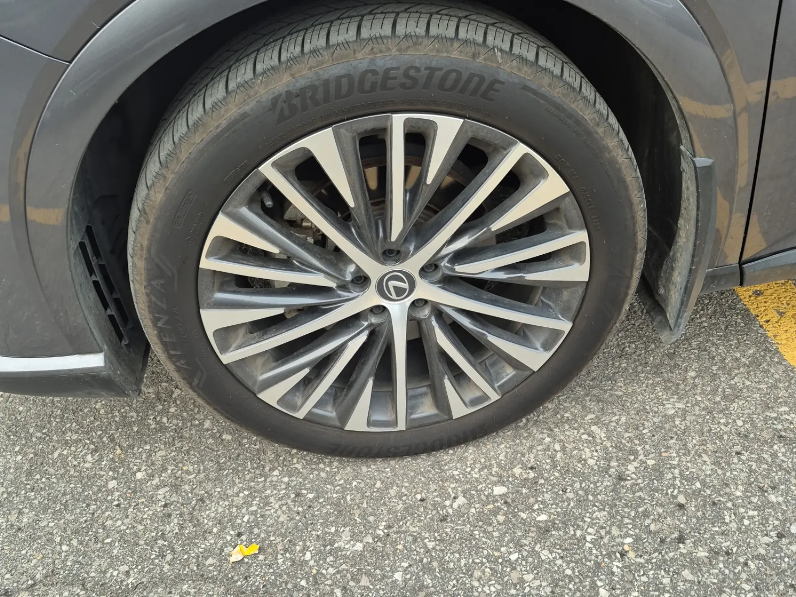 Front driver wheel/tire photo