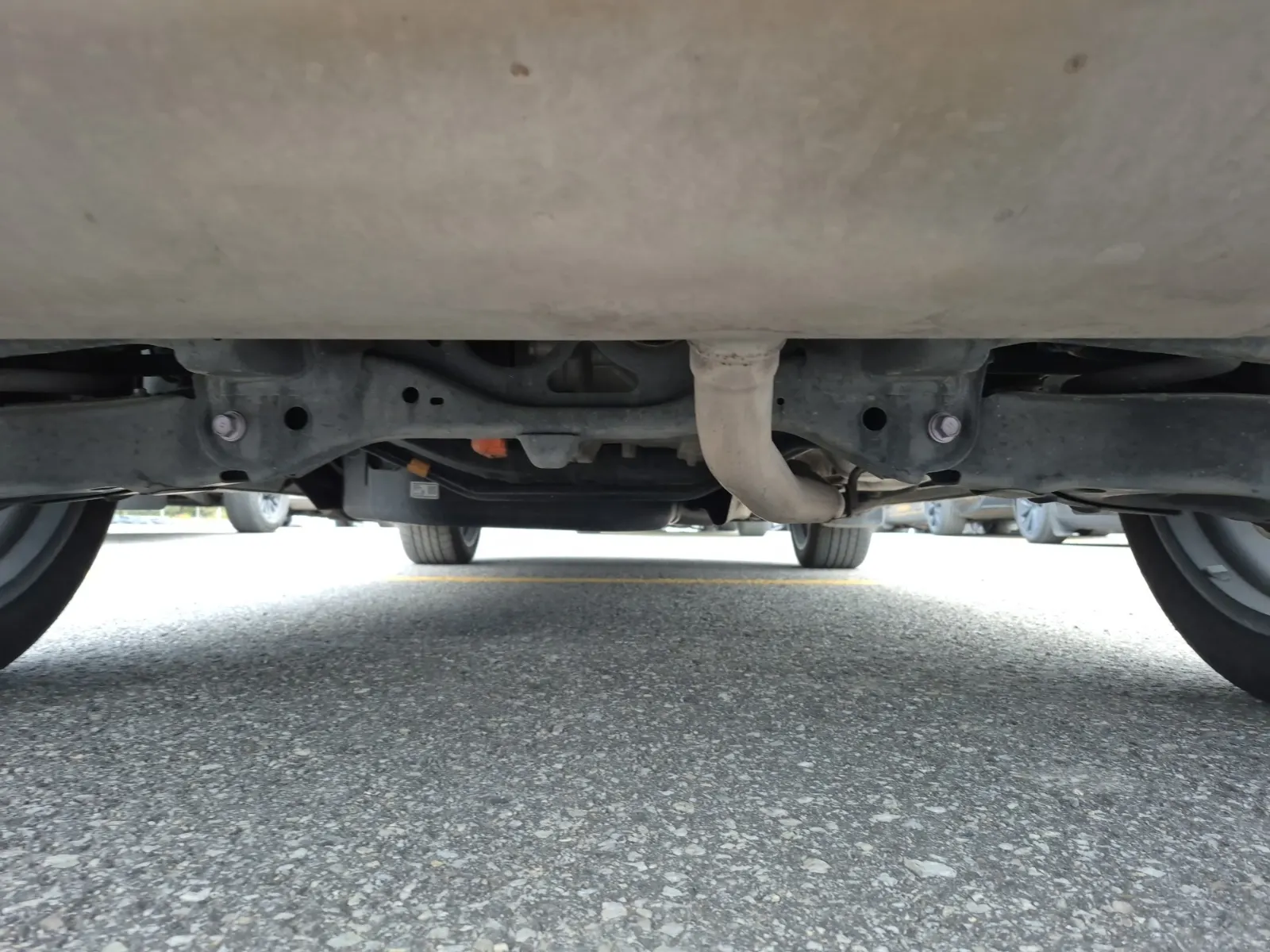 Undercarriage - Rear Photo