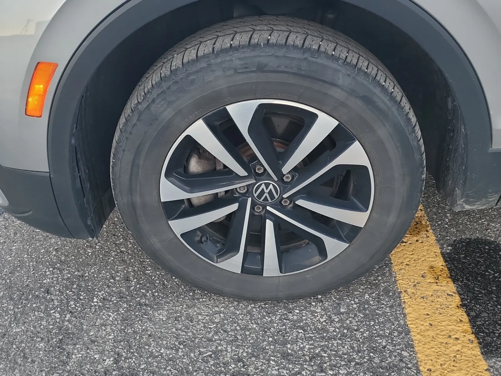 Front driver wheel/tire photo