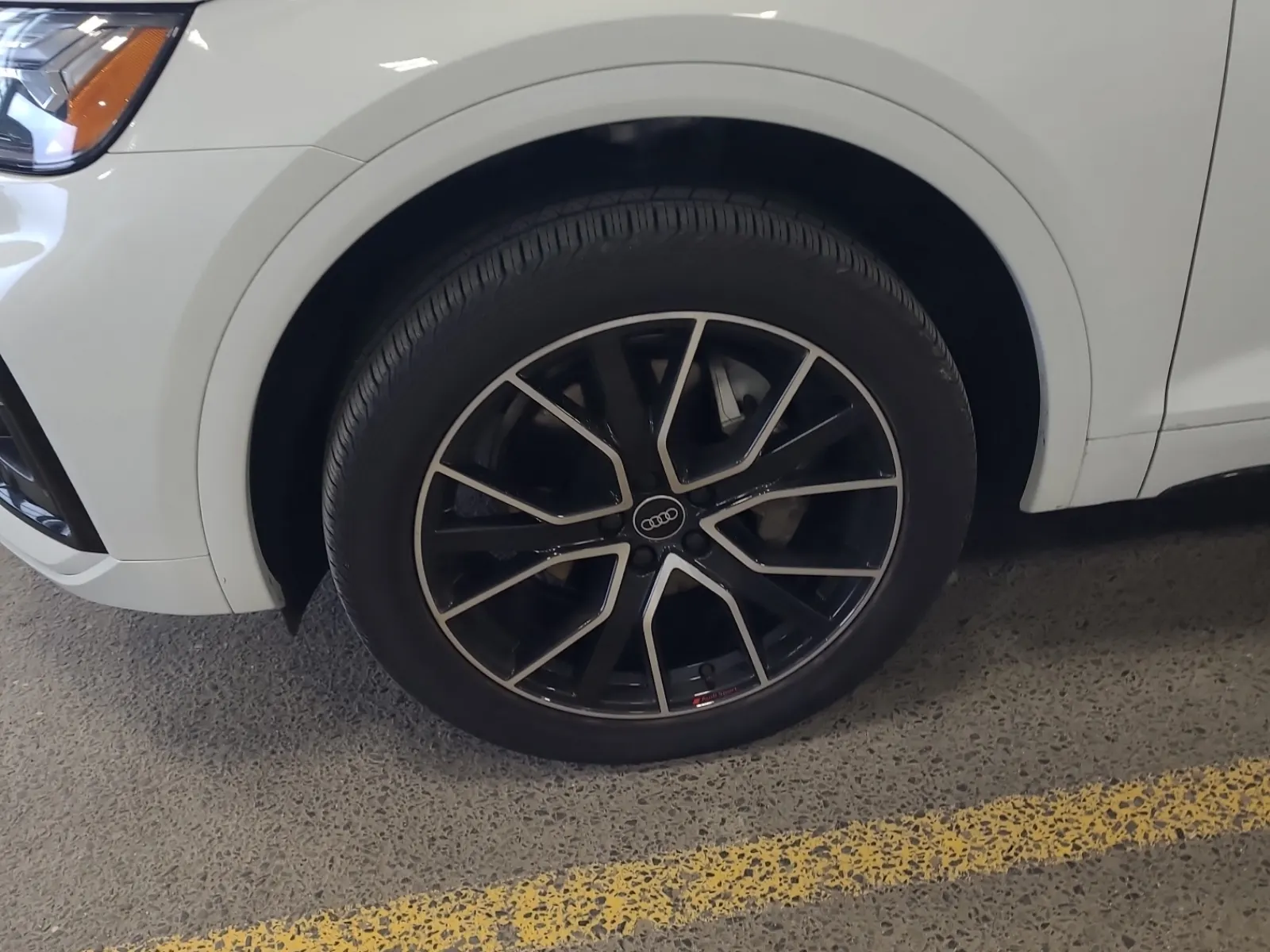 Front driver wheel/tire photo