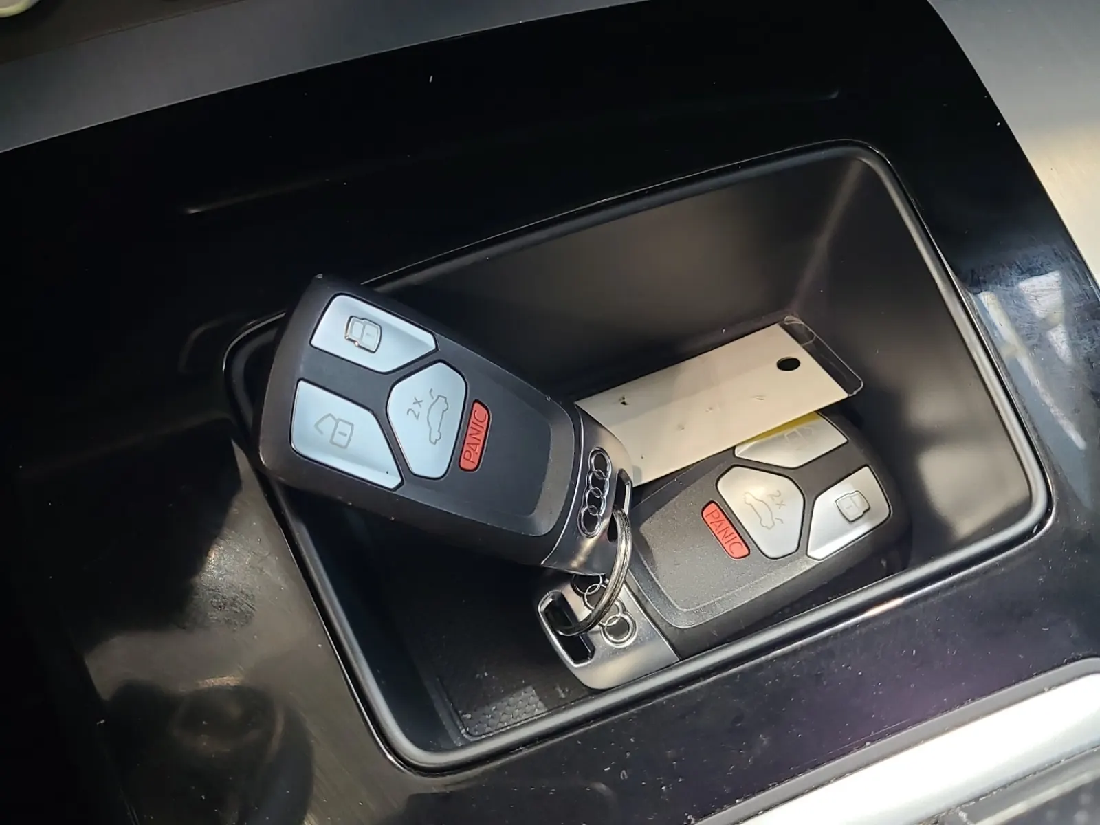 Keys/Fobs/Manual Photo