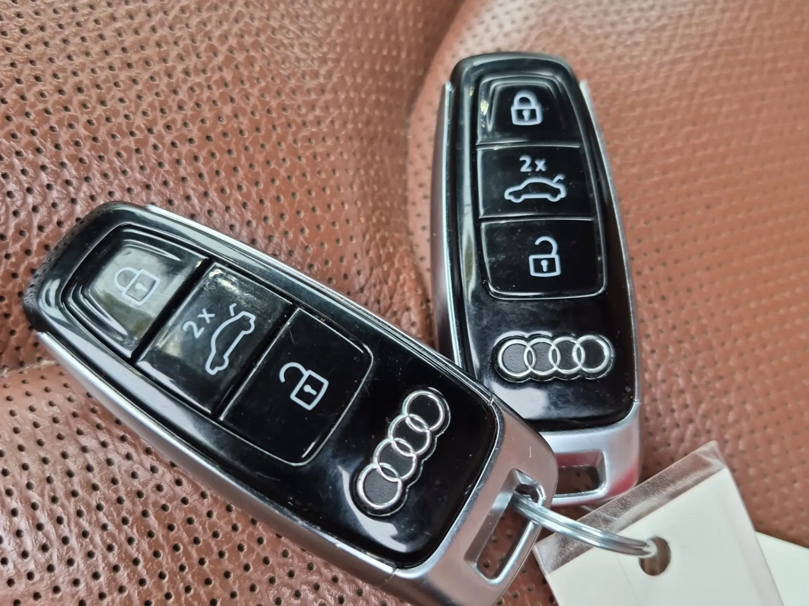 Keys/Fobs/Manual Photo