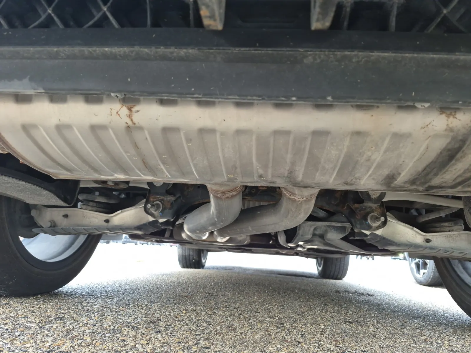 Undercarriage - Rear Photo