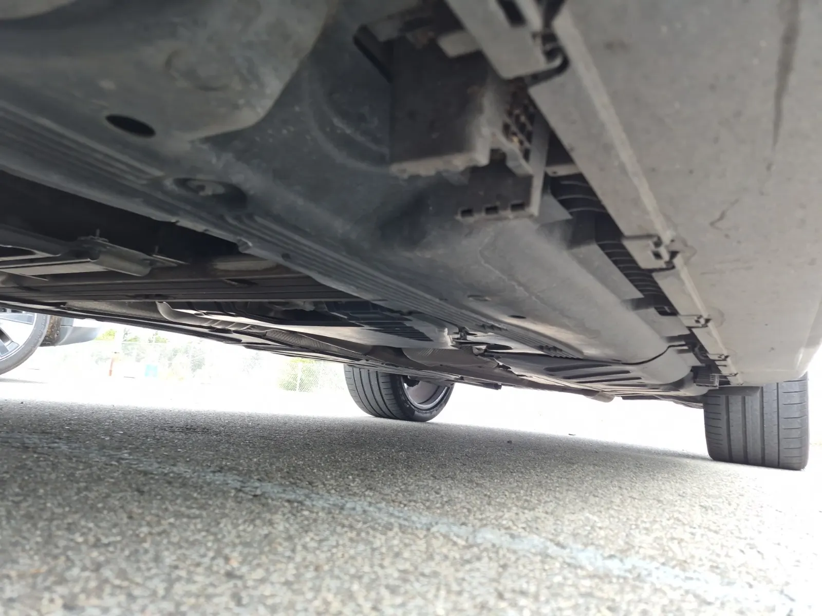 Undercarriage - Driver Photo