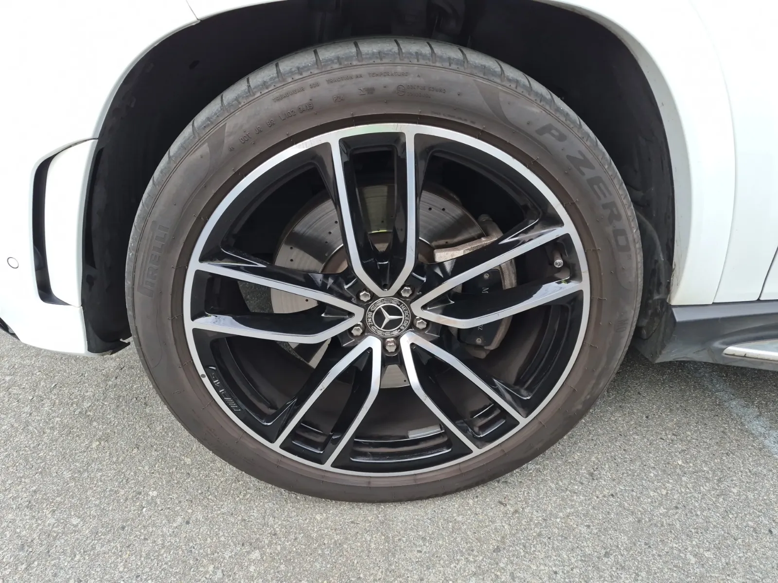 Front driver wheel/tire photo