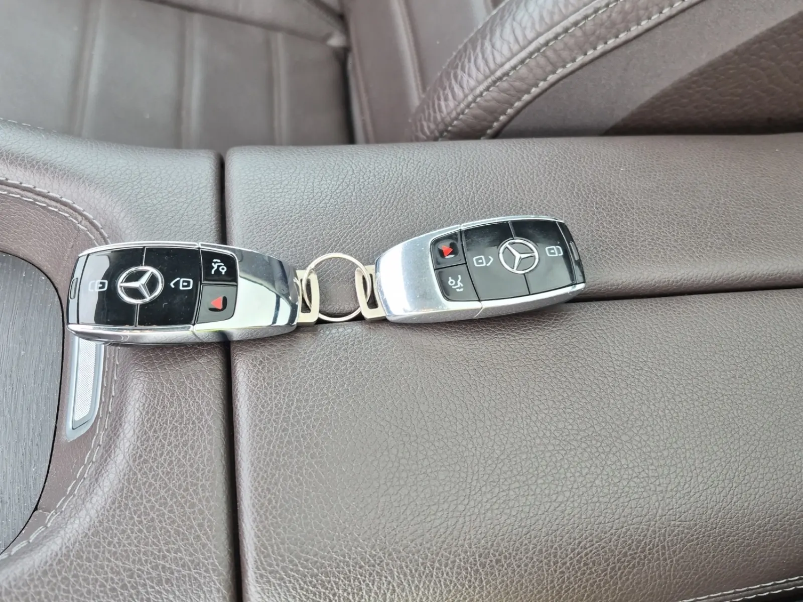 Keys/Fobs/Manual Photo