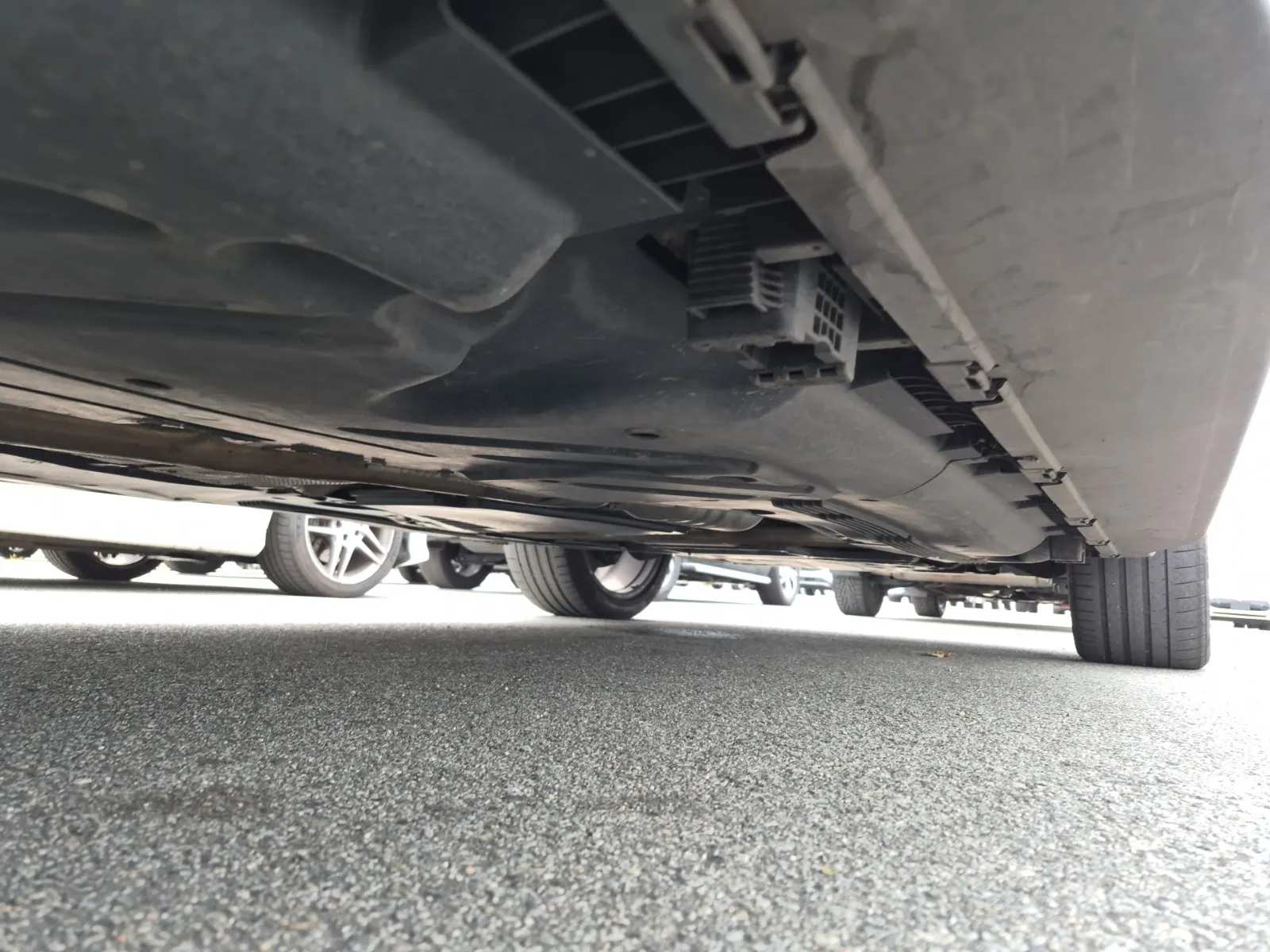 Undercarriage - Passenger Photo