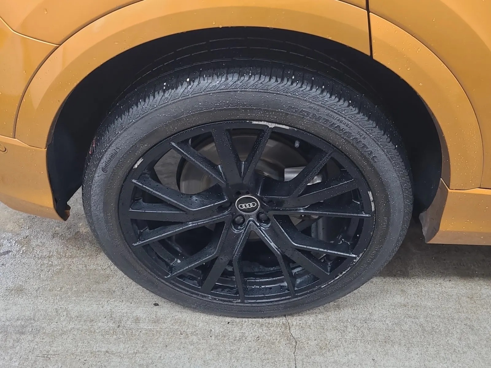 Right Rear Wheel/Tire Photo