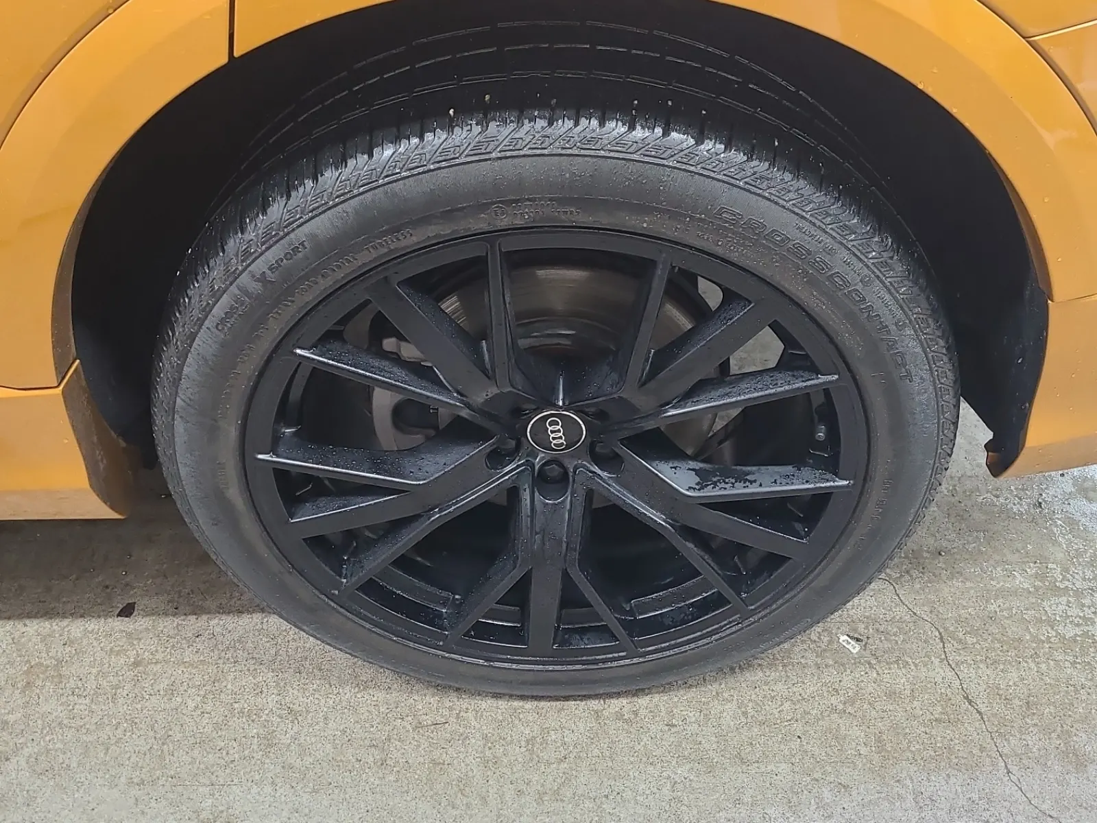 Left Rear Wheel/Tire Photo