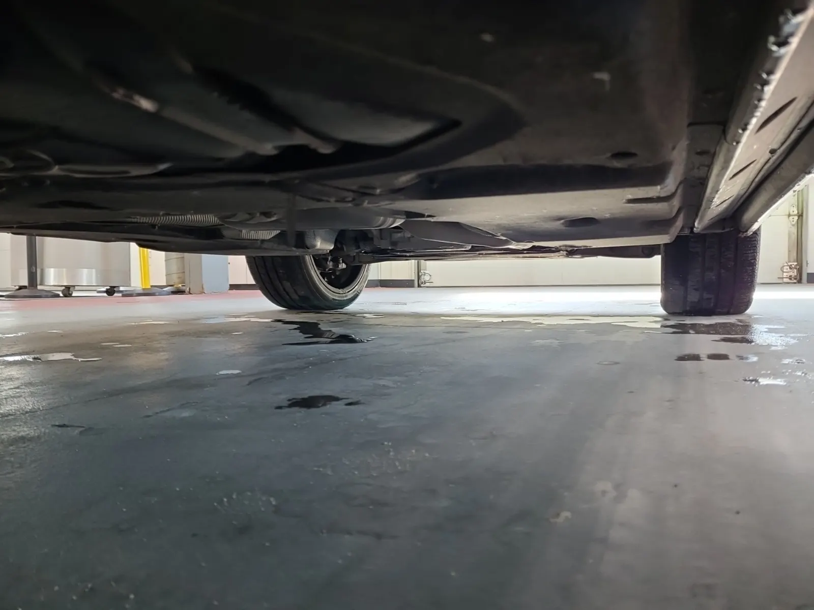 Undercarriage - Passenger Photo