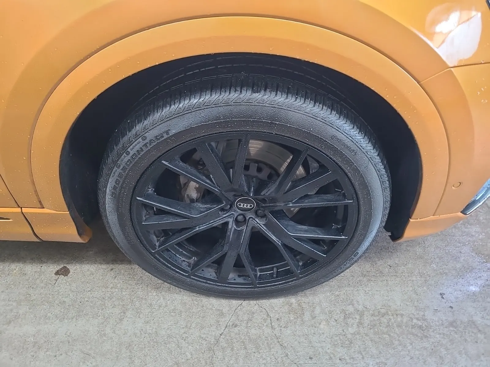 Right Front Wheel/Tire Photo