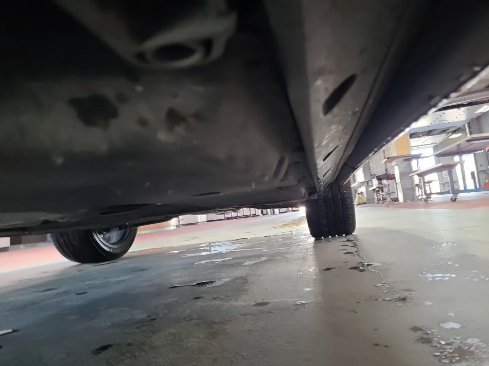 Undercarriage - Driver Photo