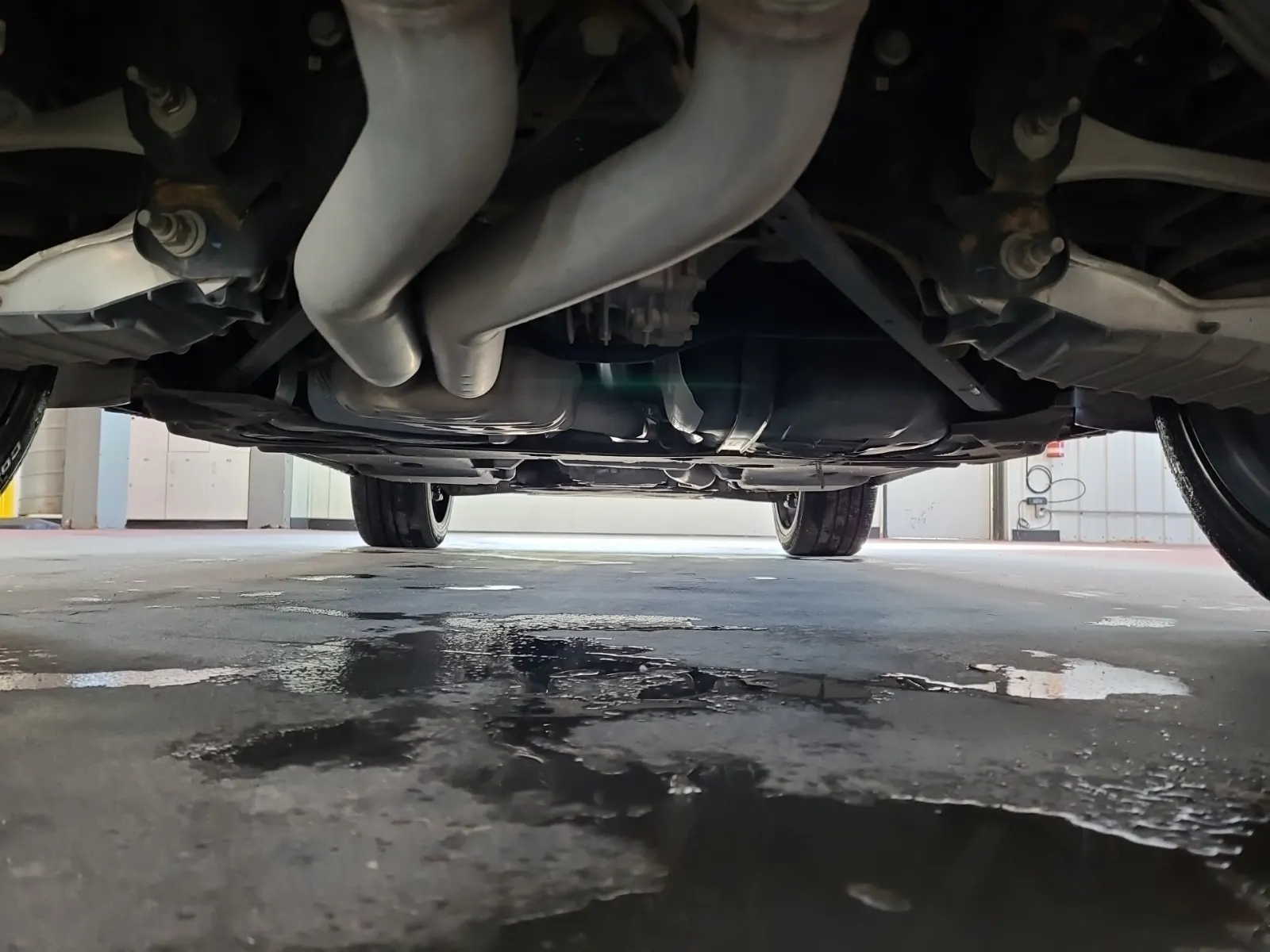 Undercarriage - Rear Photo