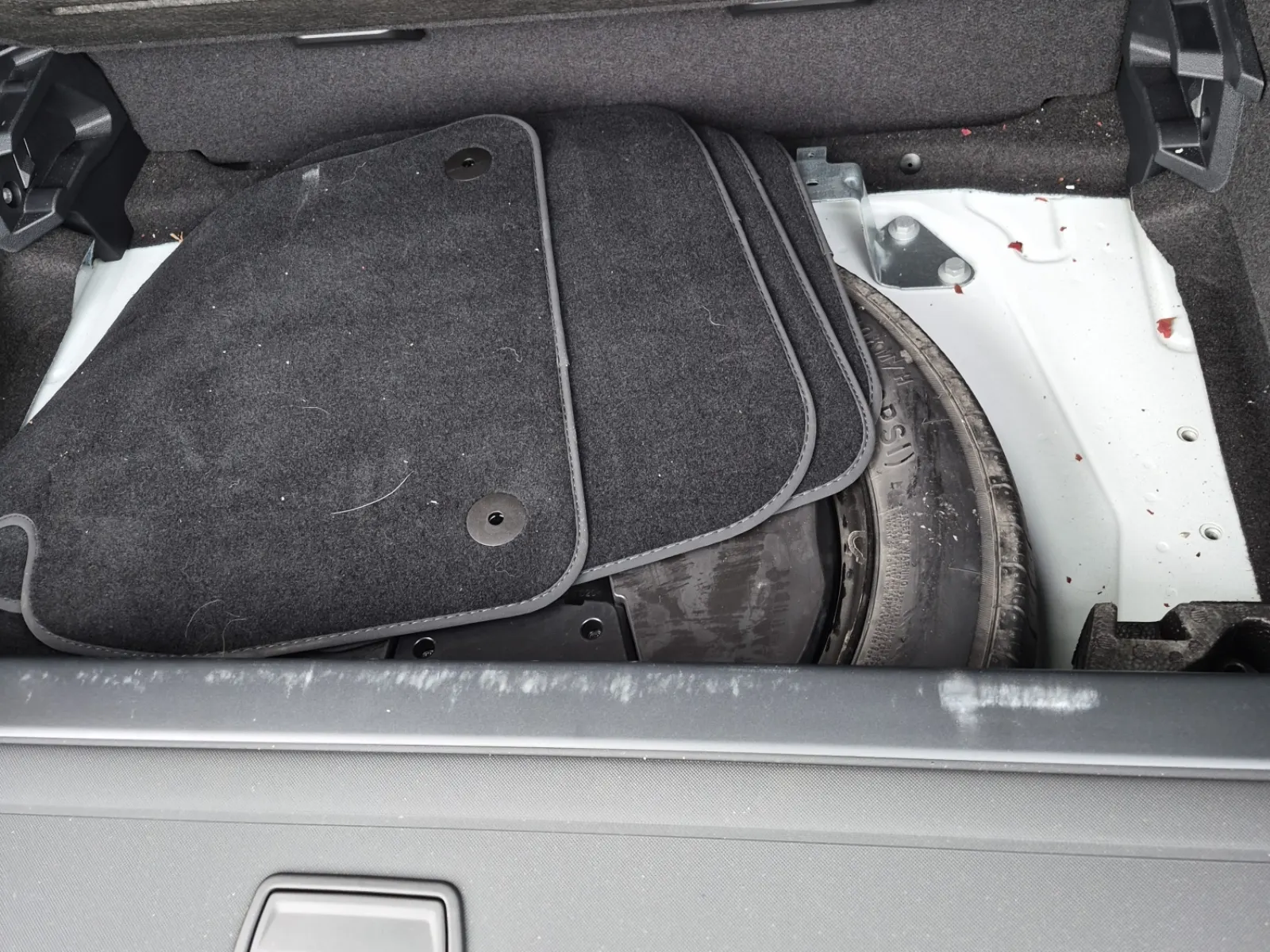 Spare Tire & Wheel Photo