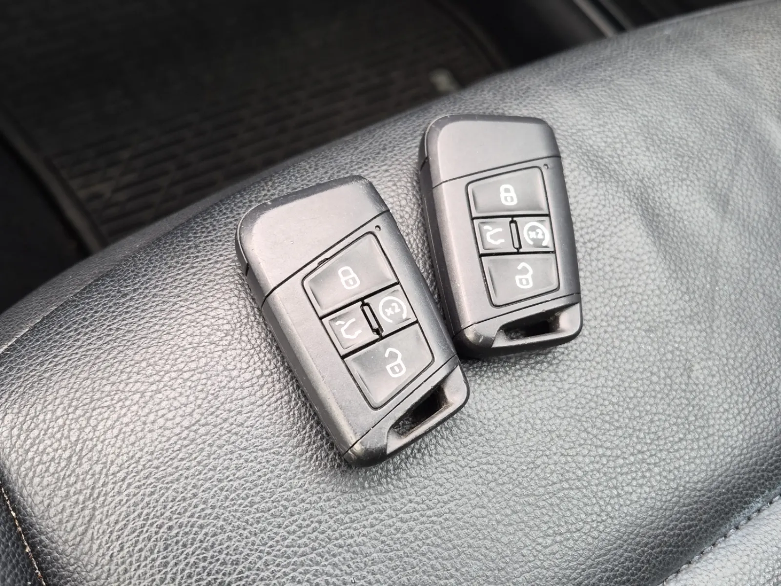 Keys/Fobs/Manual Photo