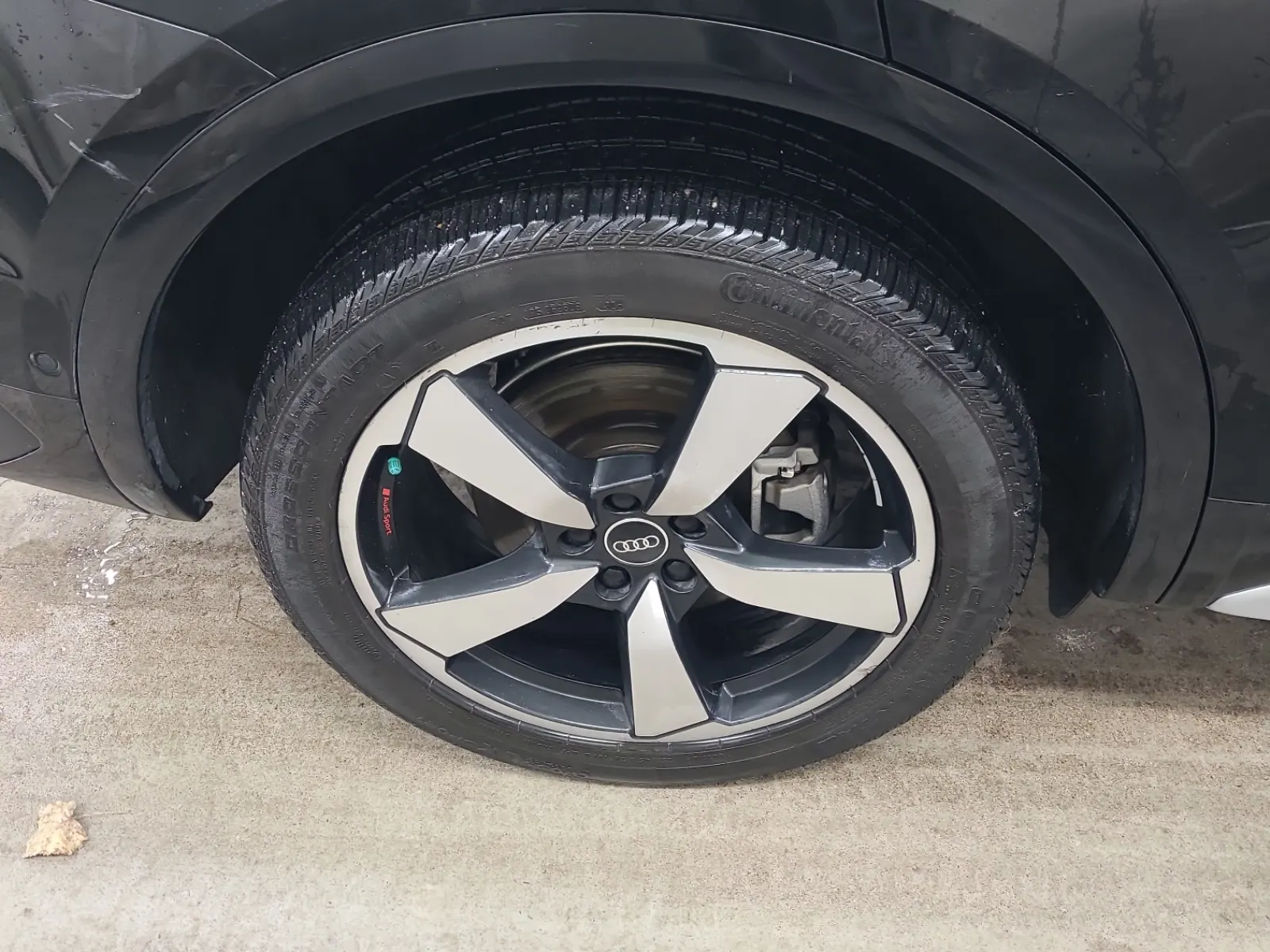 Right Rear Wheel/Tire Photo
