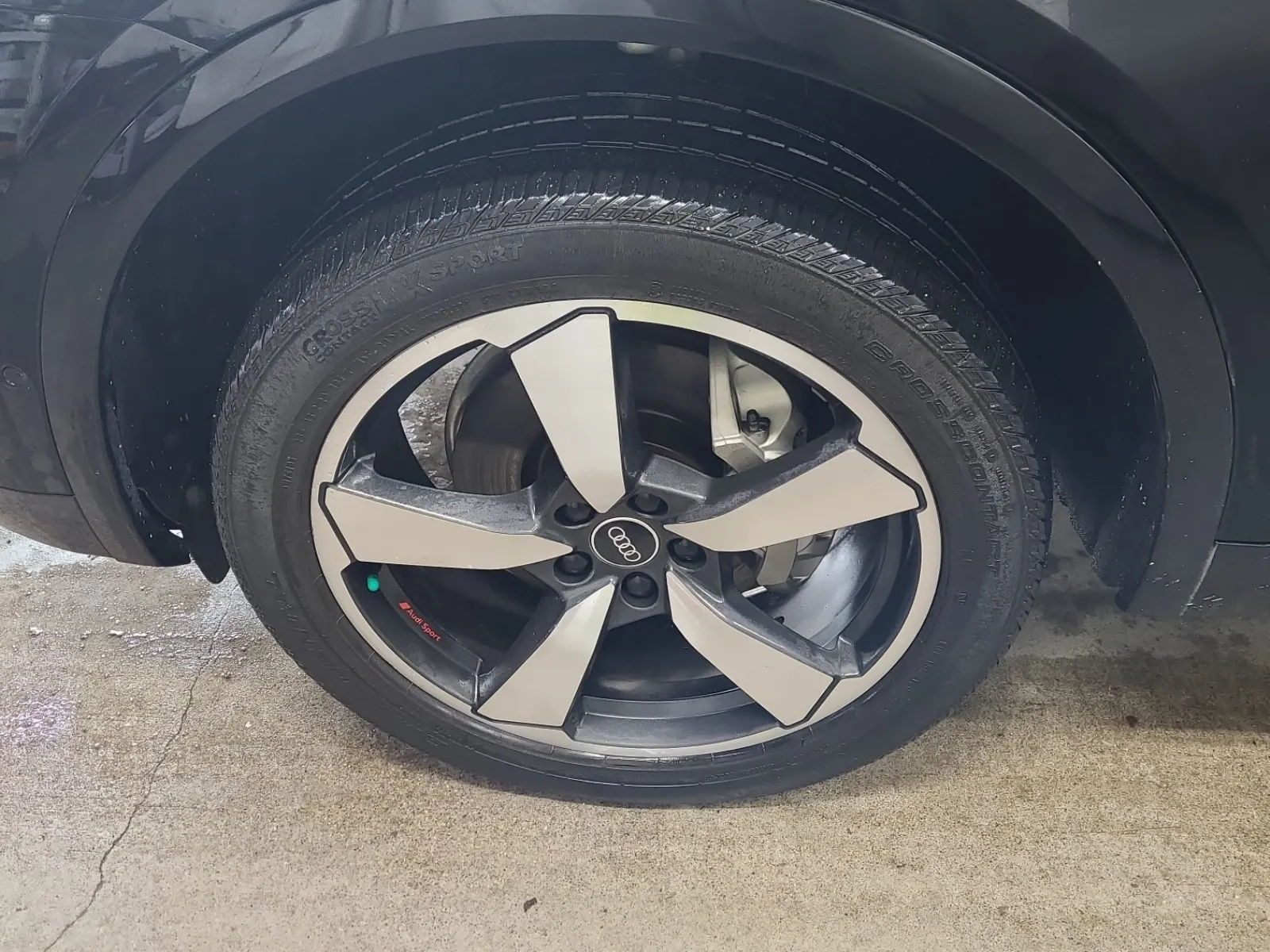 Front driver wheel/tire photo