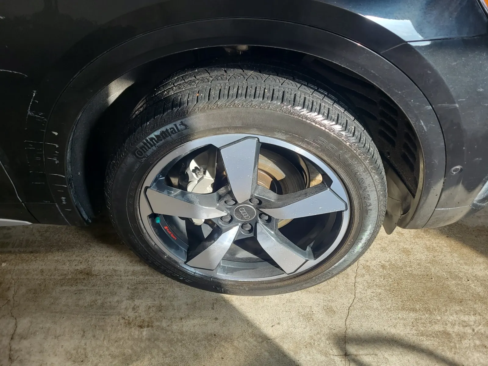 Right Front Wheel/Tire Photo