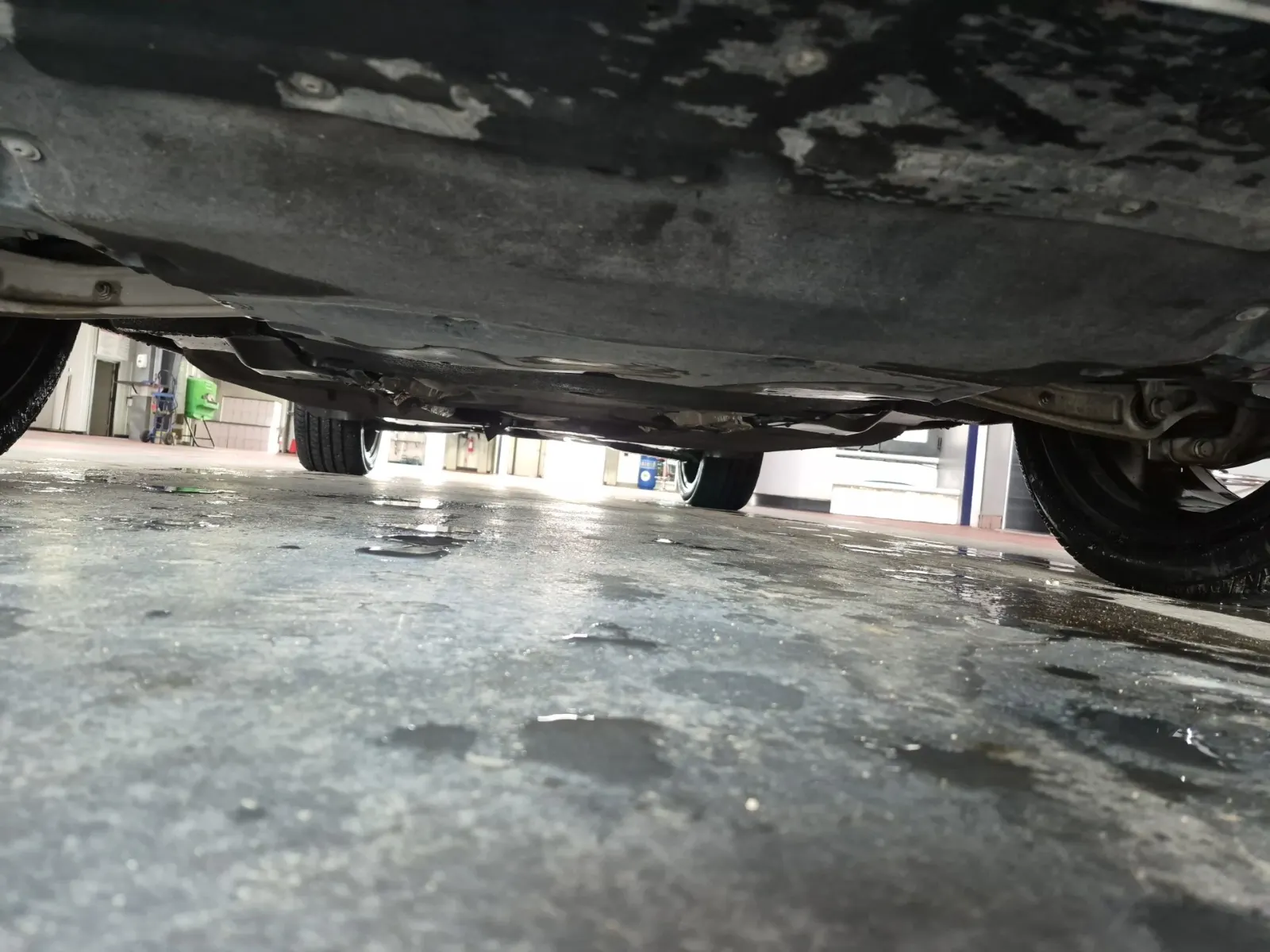 Undercarriage - Front Photo