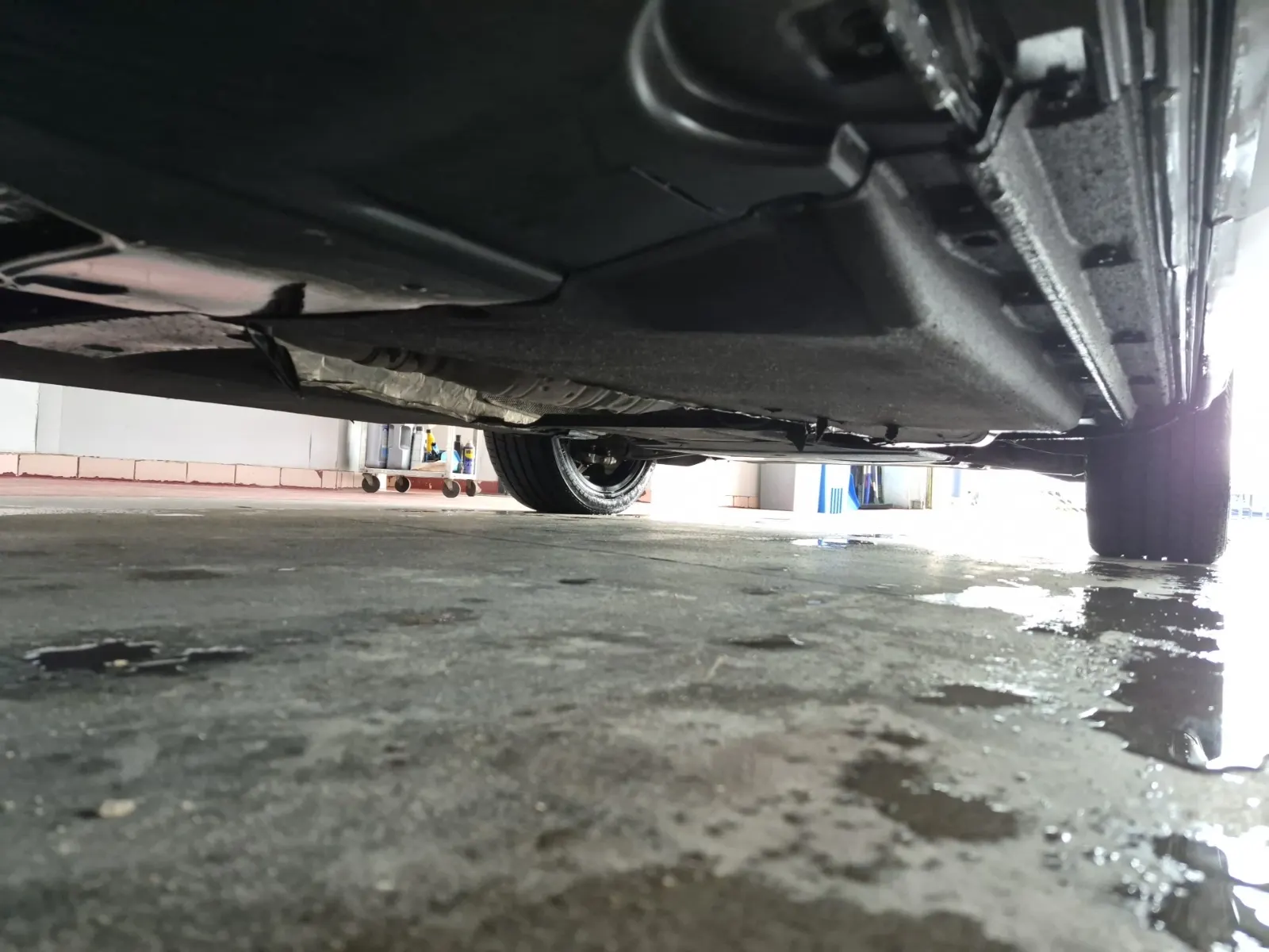 Undercarriage - Passenger Photo