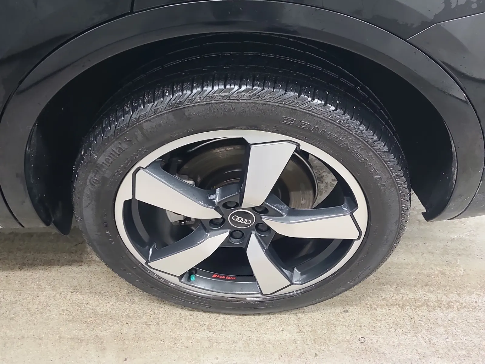 Left Rear Wheel/Tire Photo