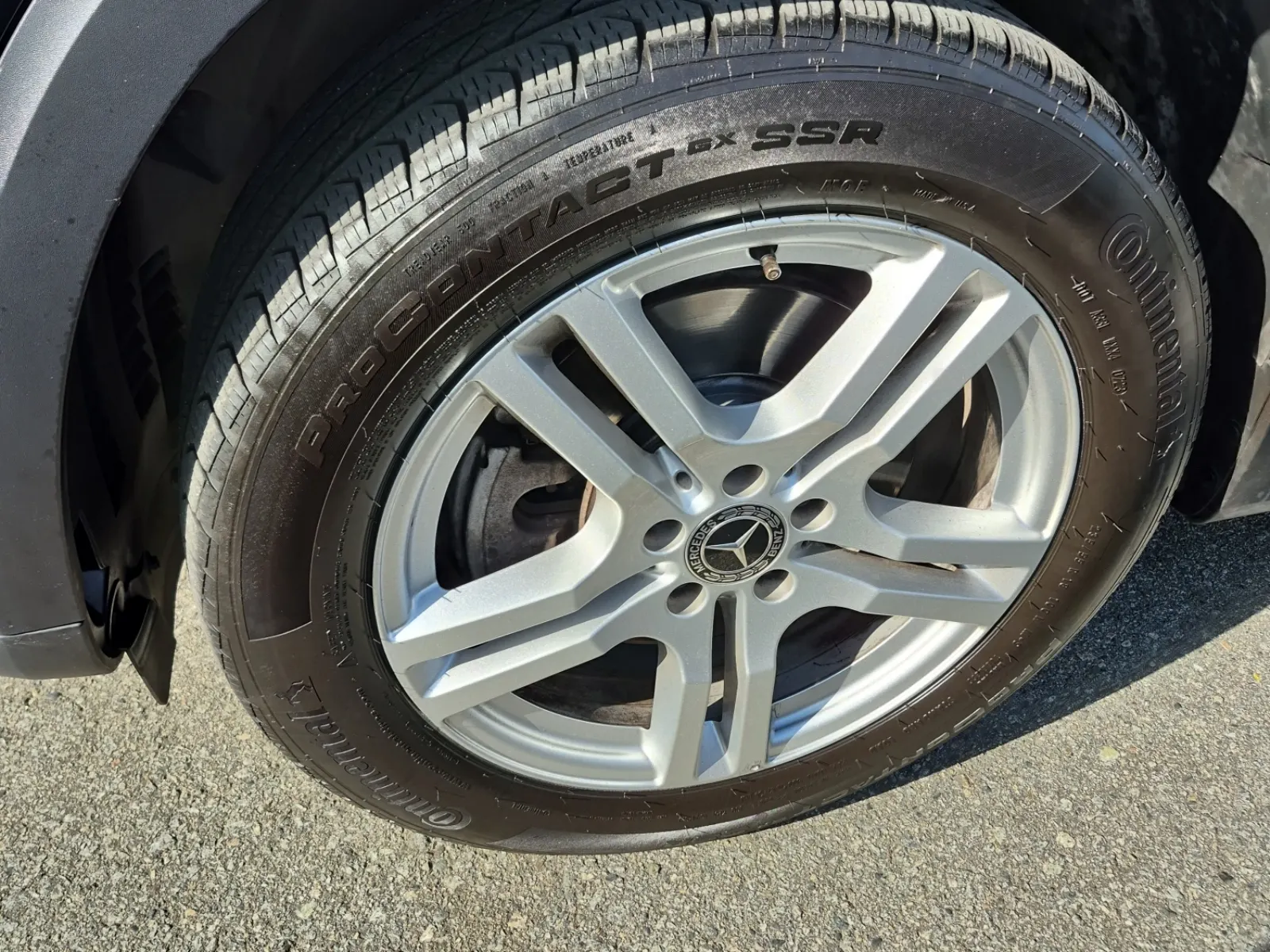 Front driver wheel/tire photo