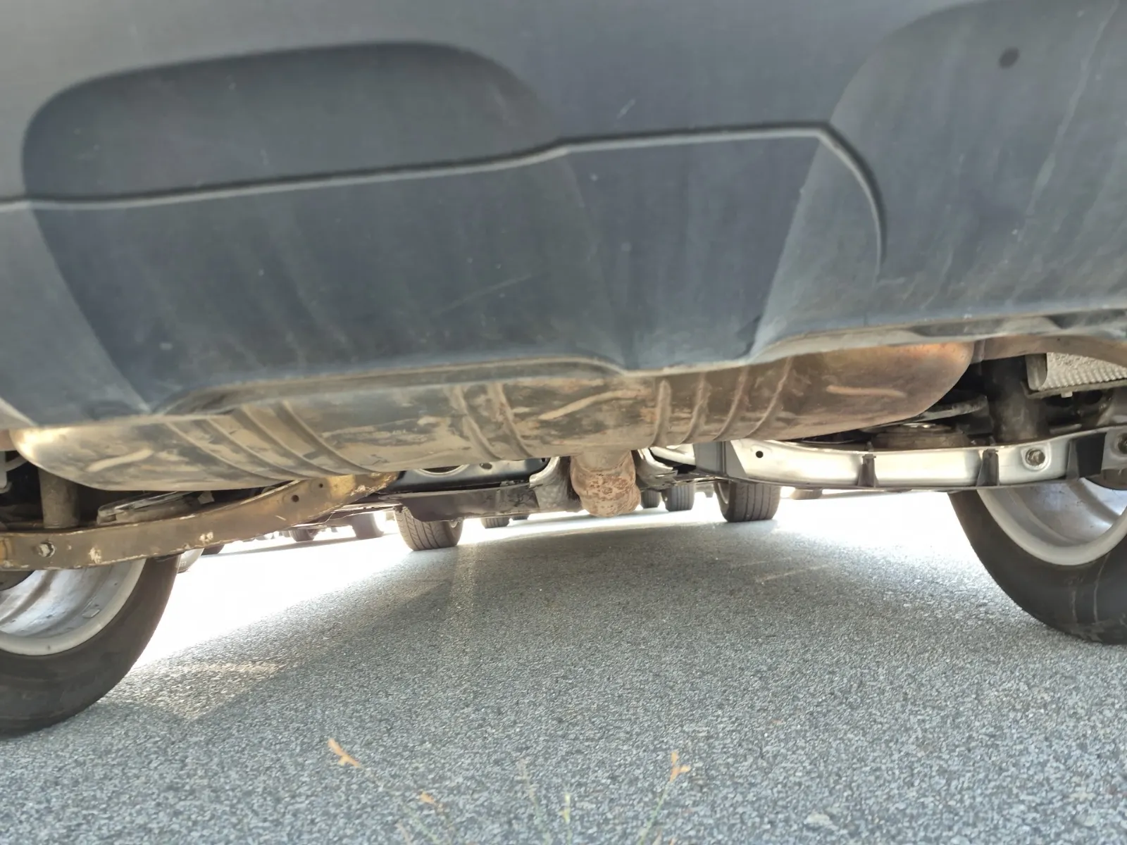Undercarriage - Rear Photo