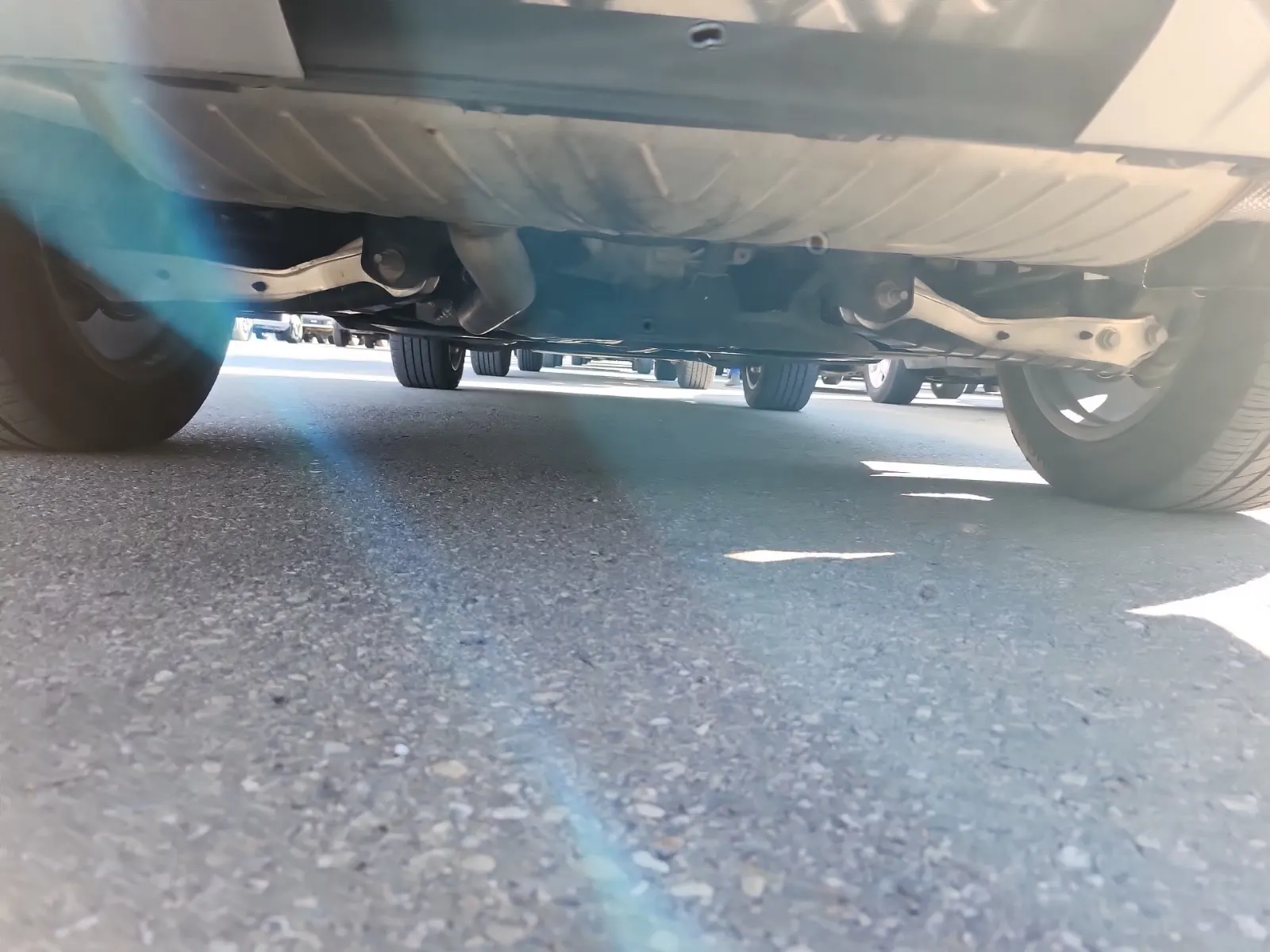 Undercarriage - Rear Photo
