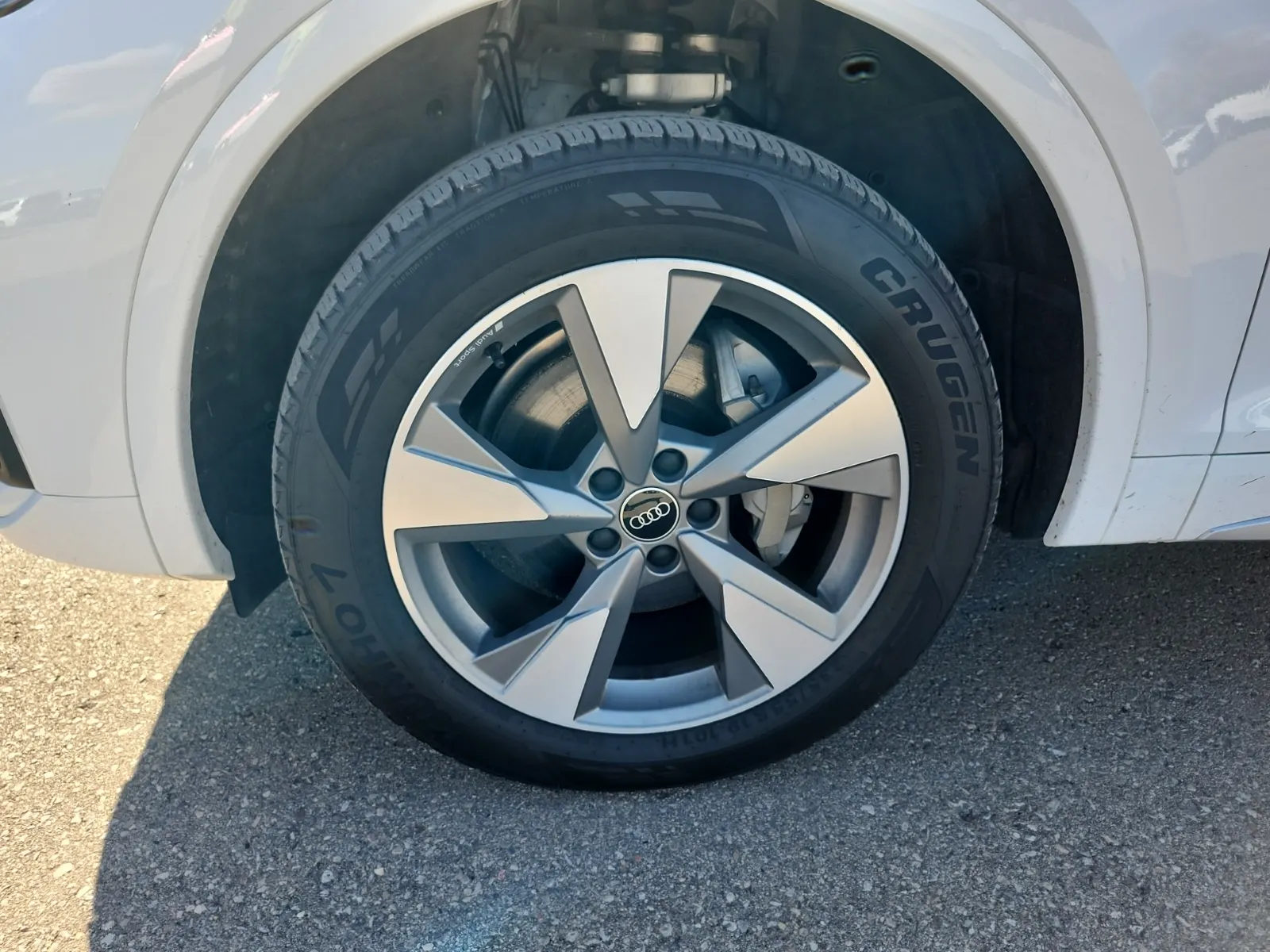 Front driver wheel/tire photo
